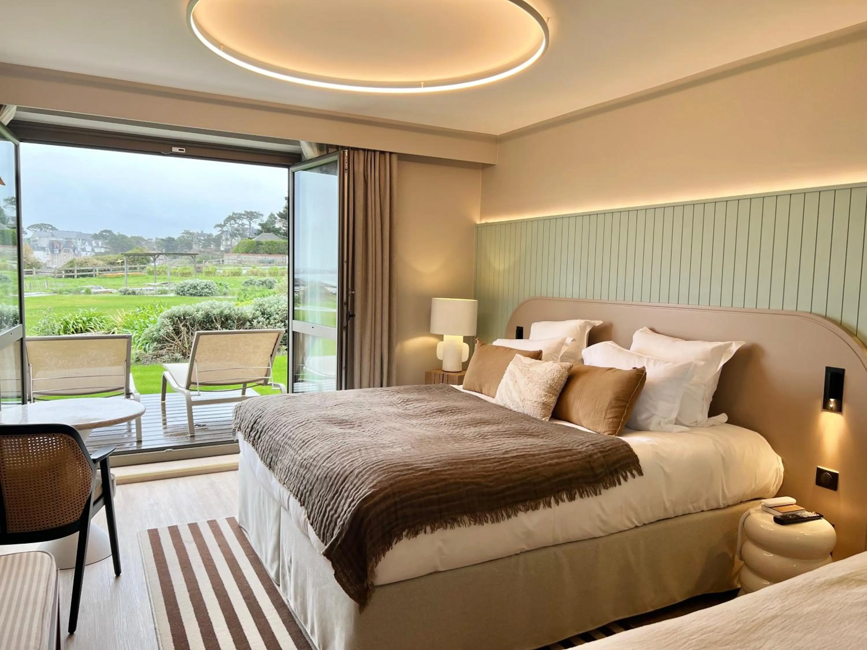 Bed in Emeria Dinard Thalasso Spa