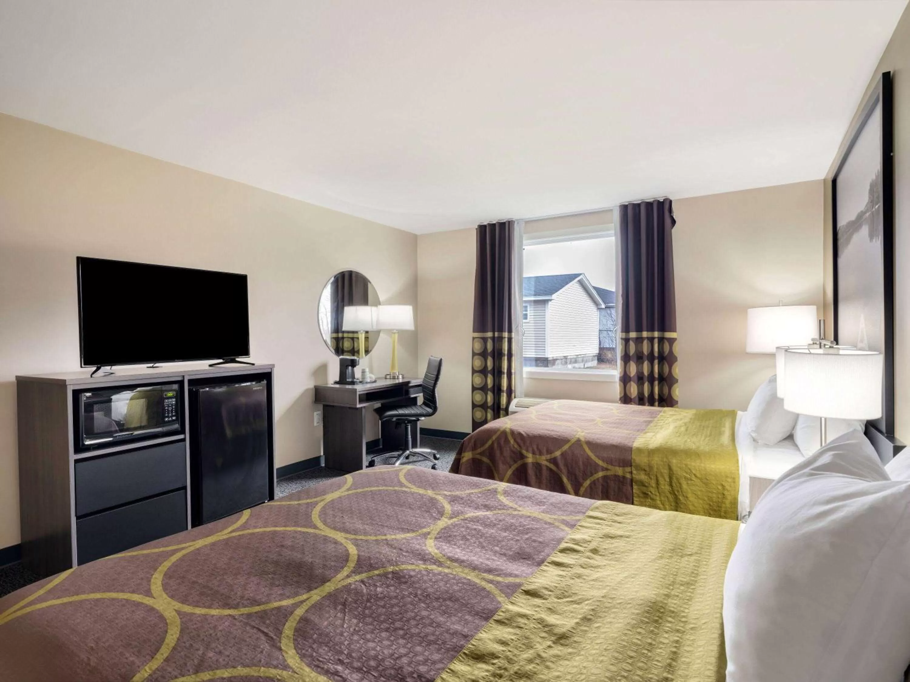 Photo of the whole room, Bed in Super 8 by Wyndham Moosonee