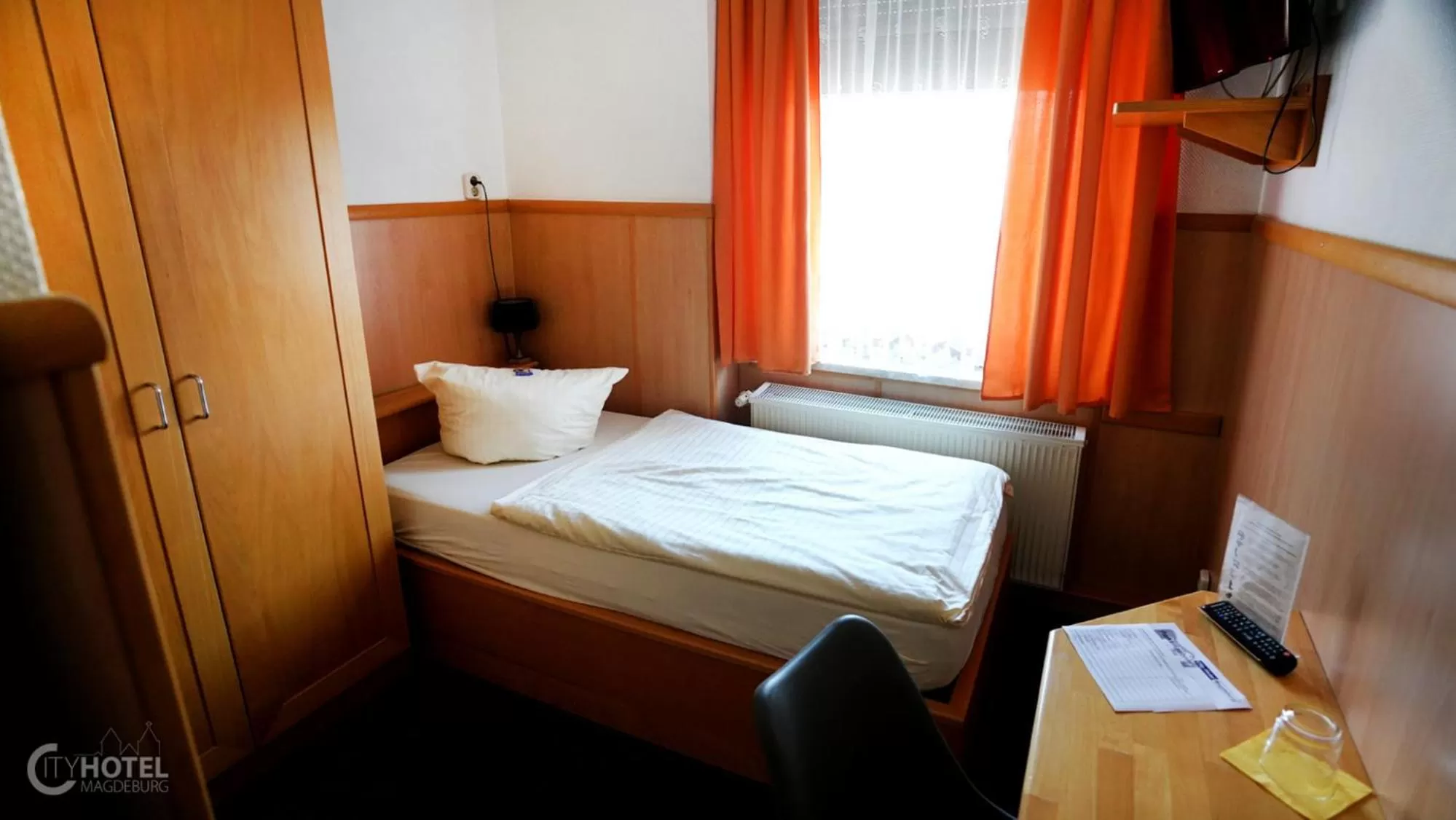 Photo of the whole room, Bed in Cityhotel Magdeburg