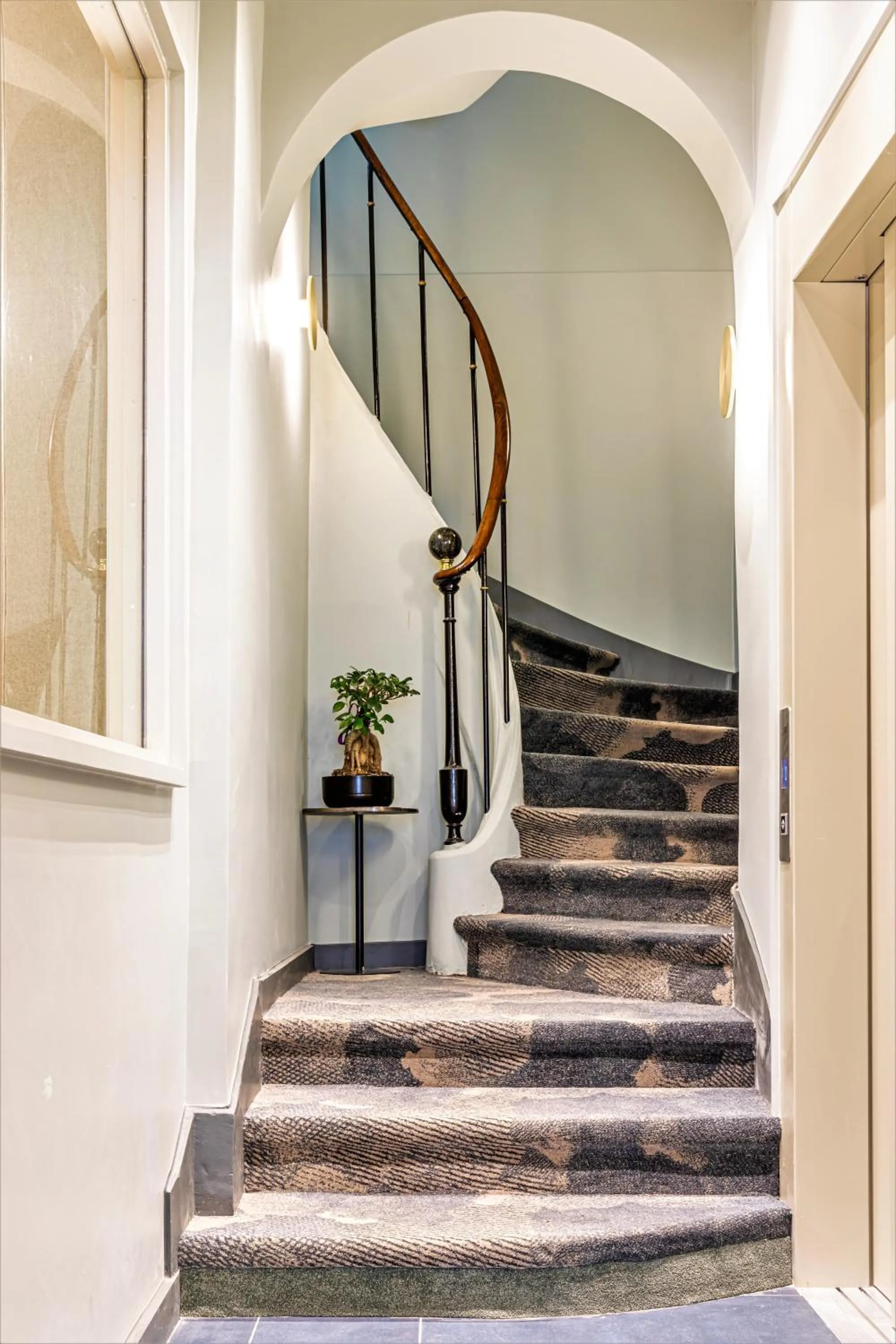 Lobby or reception in Hôtel Veryste & Spa Paris