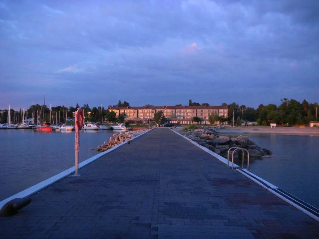 Property building in Royal Harbour Resort