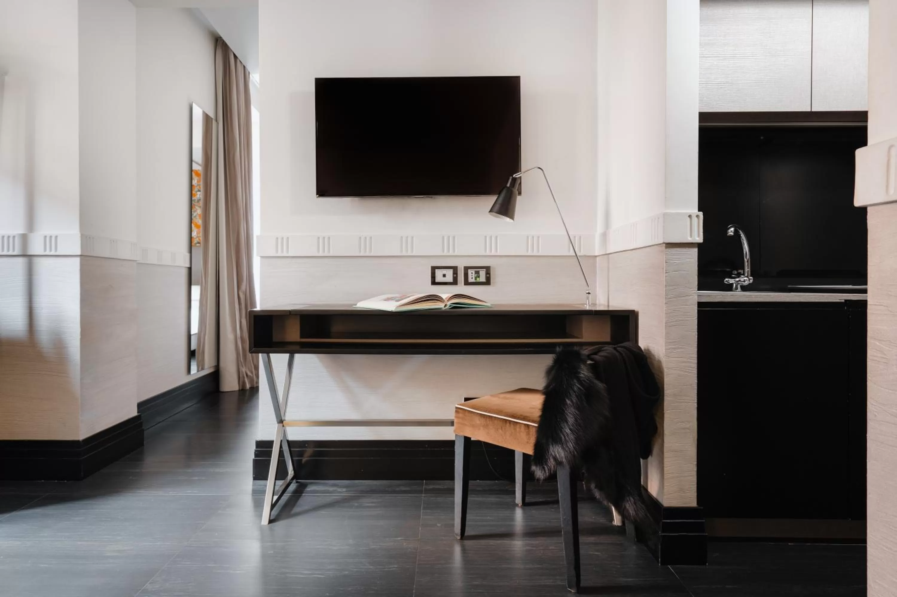 TV and multimedia in Mood Suites Tritone