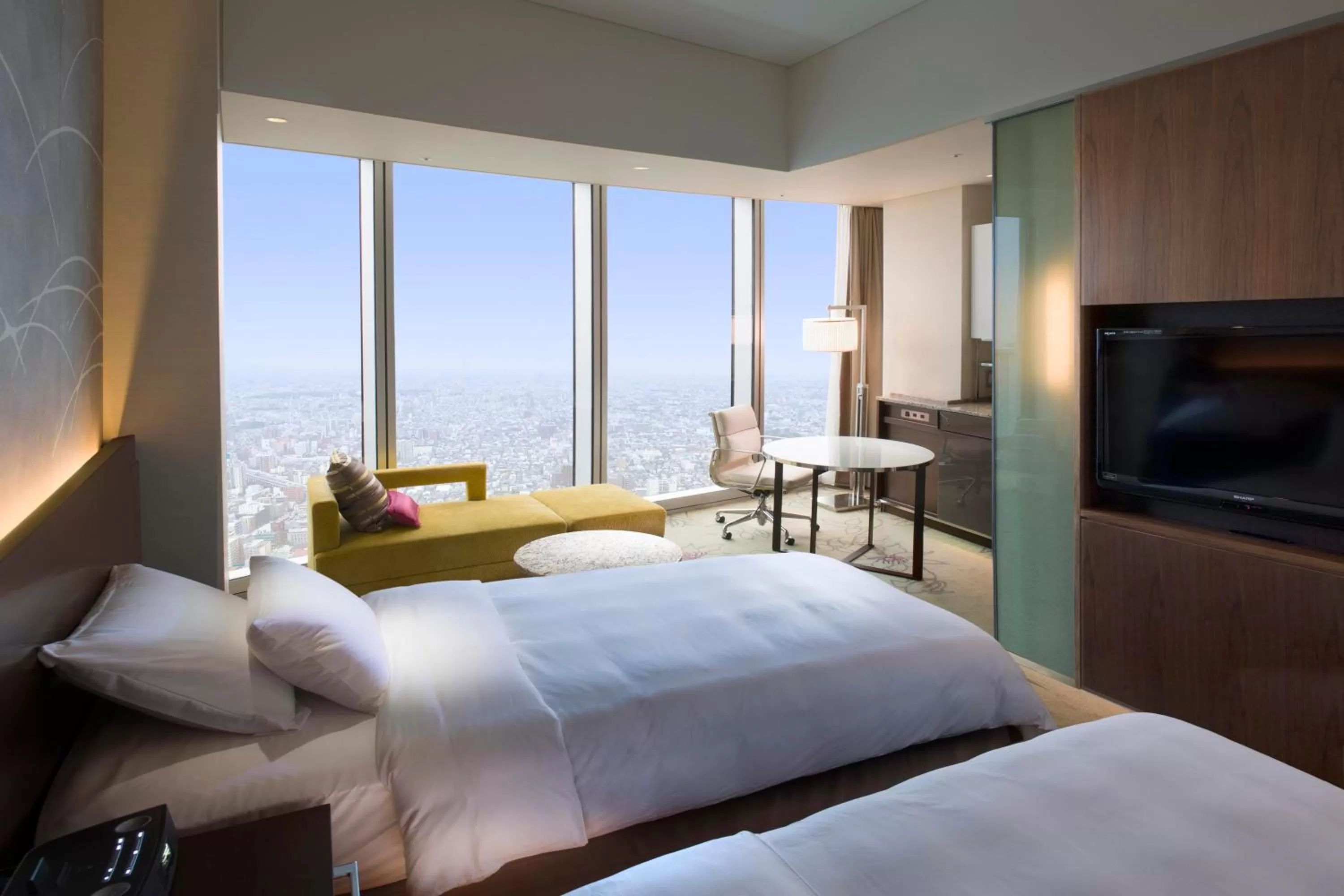 Photo of the whole room, Bed in Osaka Marriott Miyako Hotel