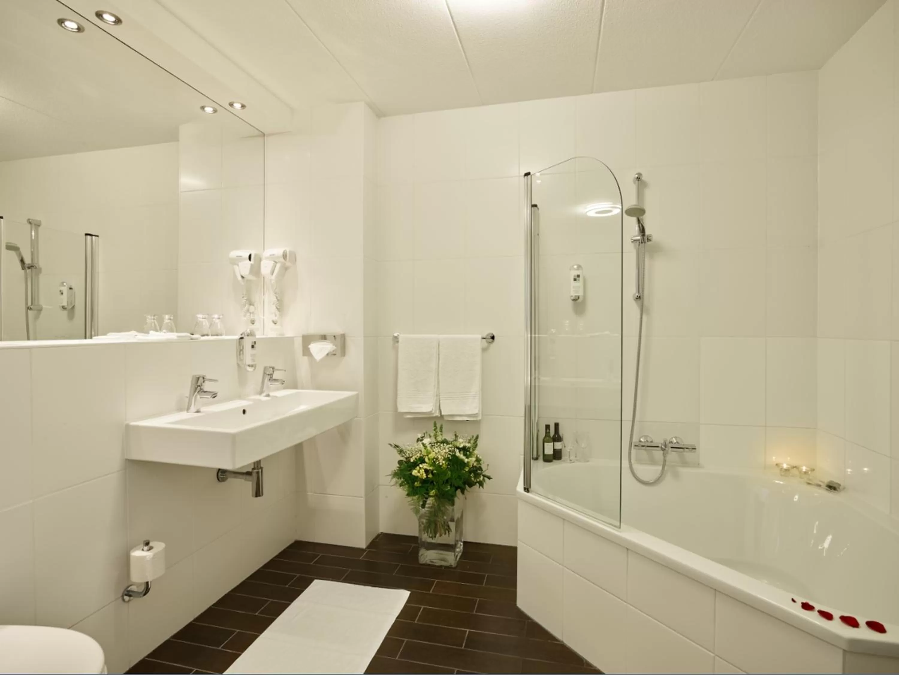 Bathroom in Boutique Hotel Chariot - Amsterdam Schiphol Airport