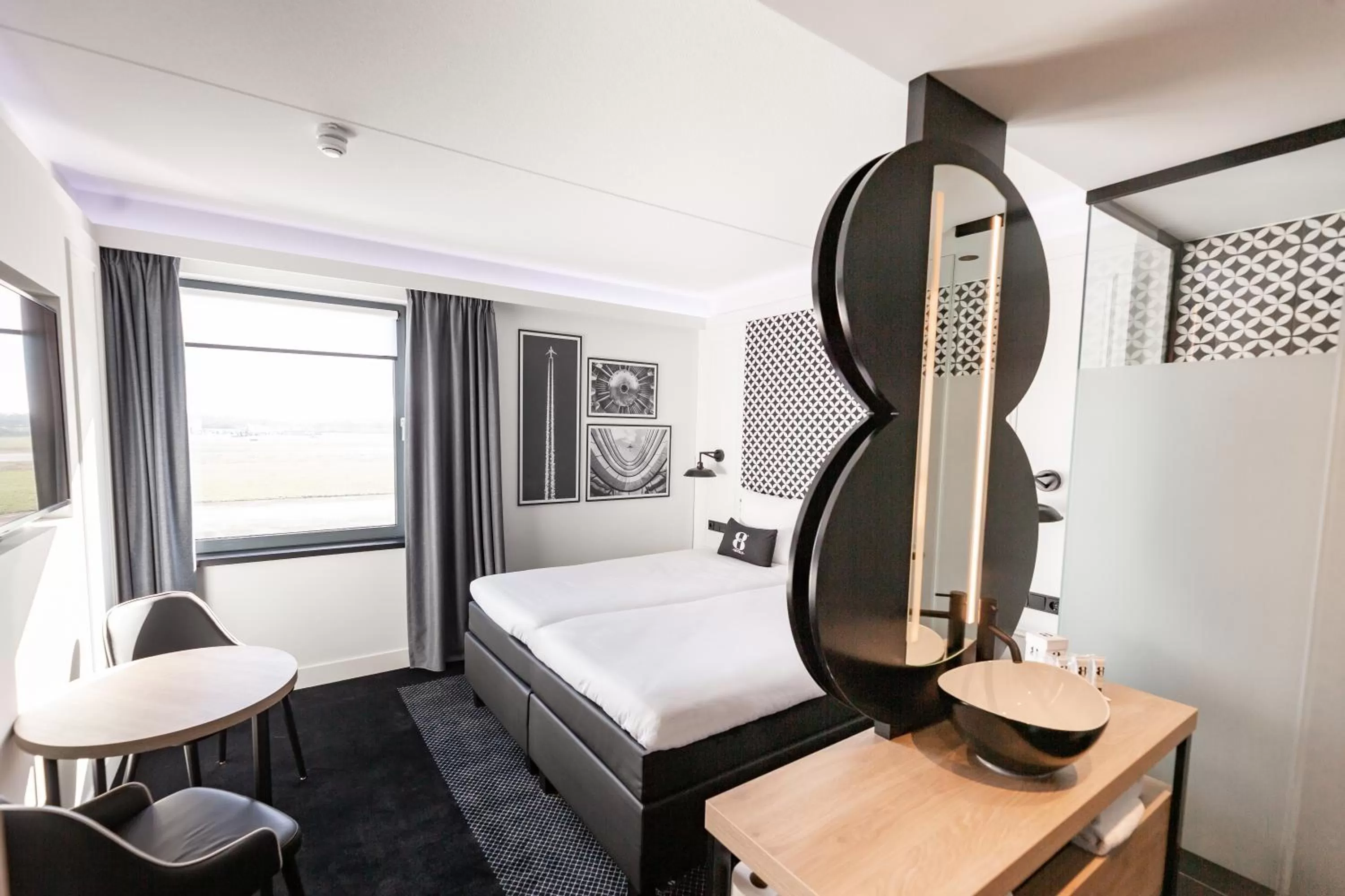 Photo of the whole room, Bed in Gr8 Hotel Maastricht Aachen Airport