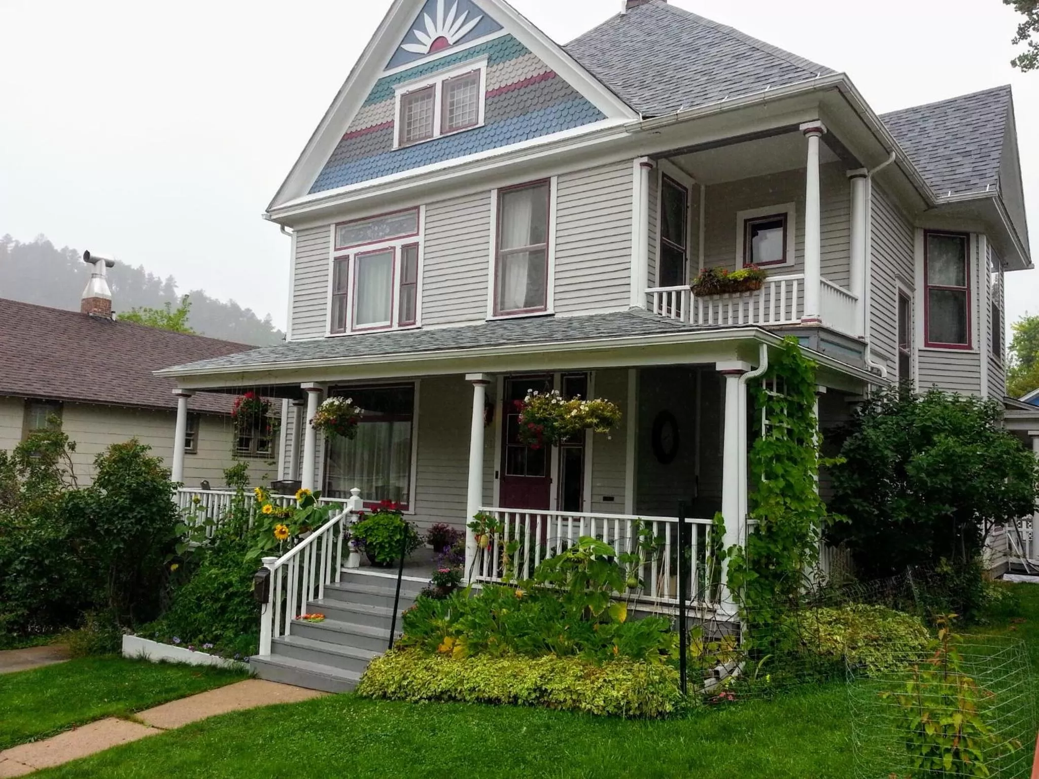 Property Building in 1899 Inn