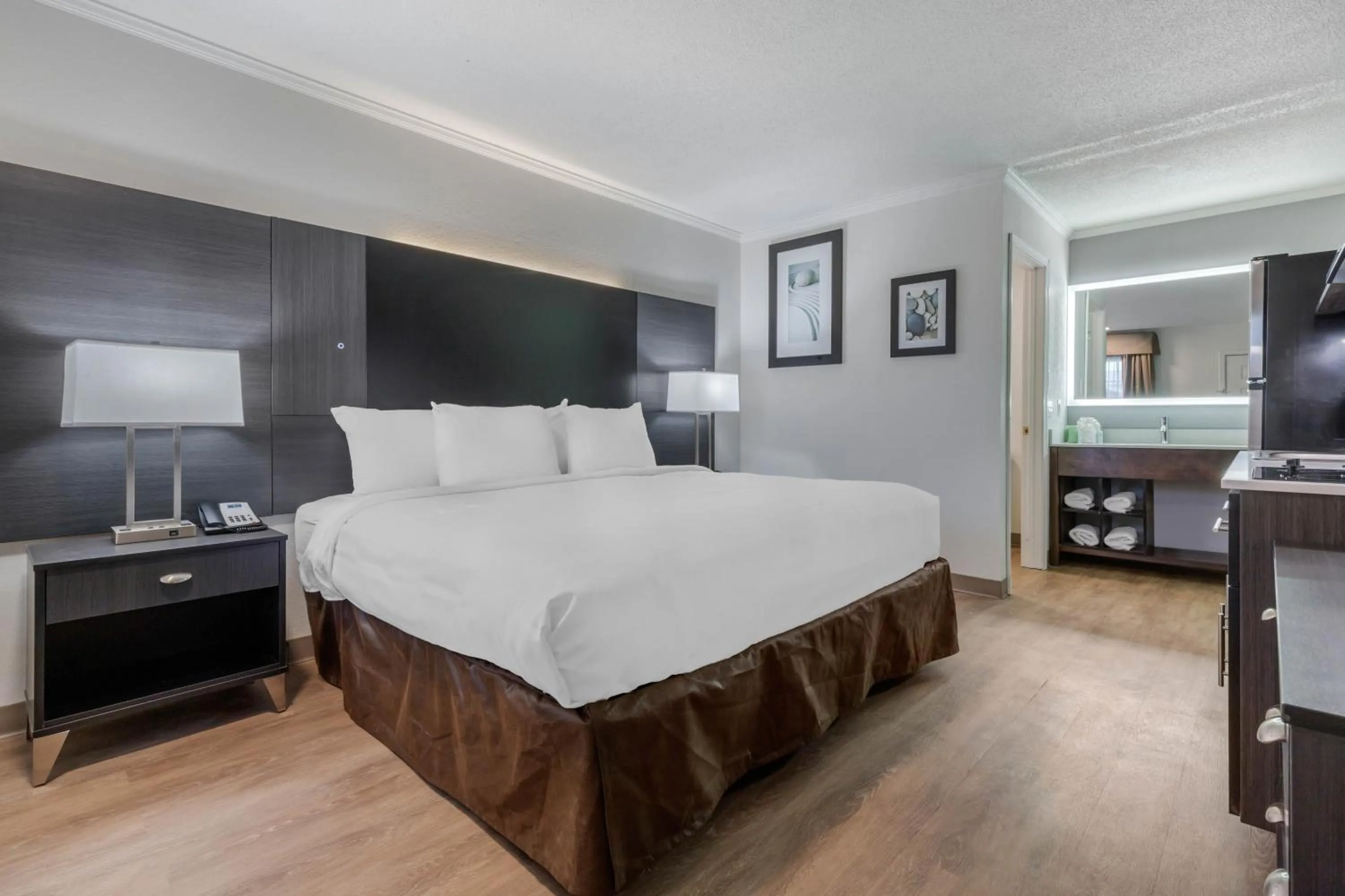 King Room - Non-Smoking in Suburban Studios at the University