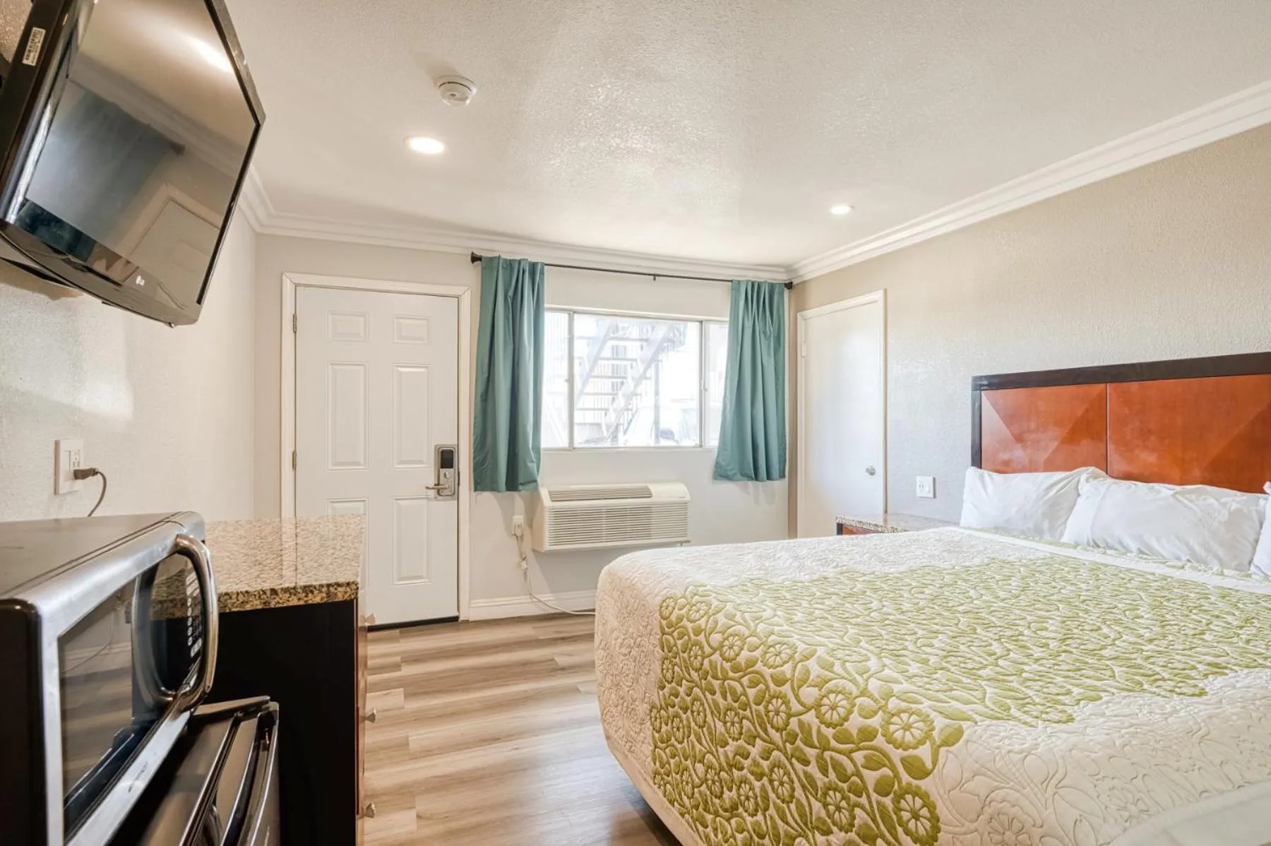 Bed in ERTH INN by AGA- Mojave