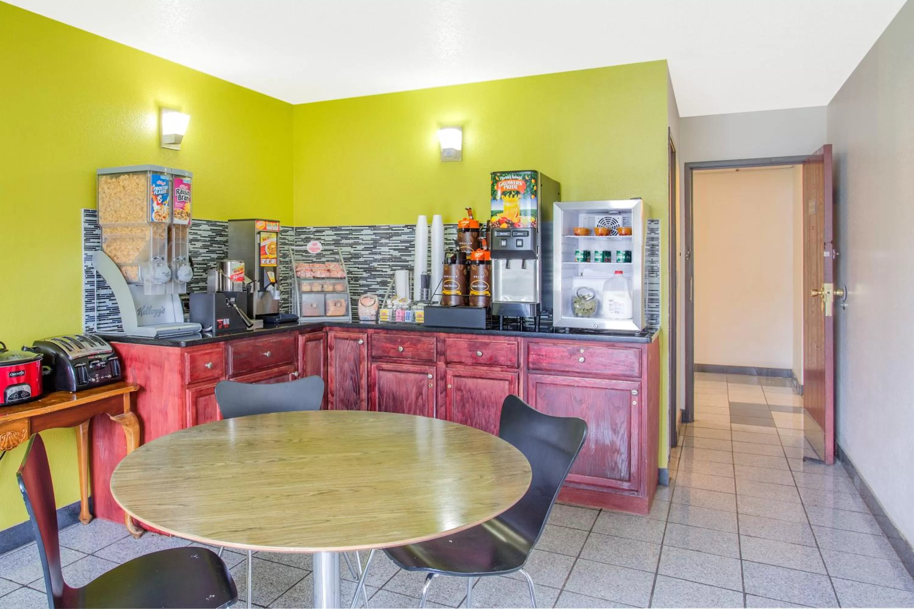 Continental breakfast in Super 8 by Wyndham South Boston VA