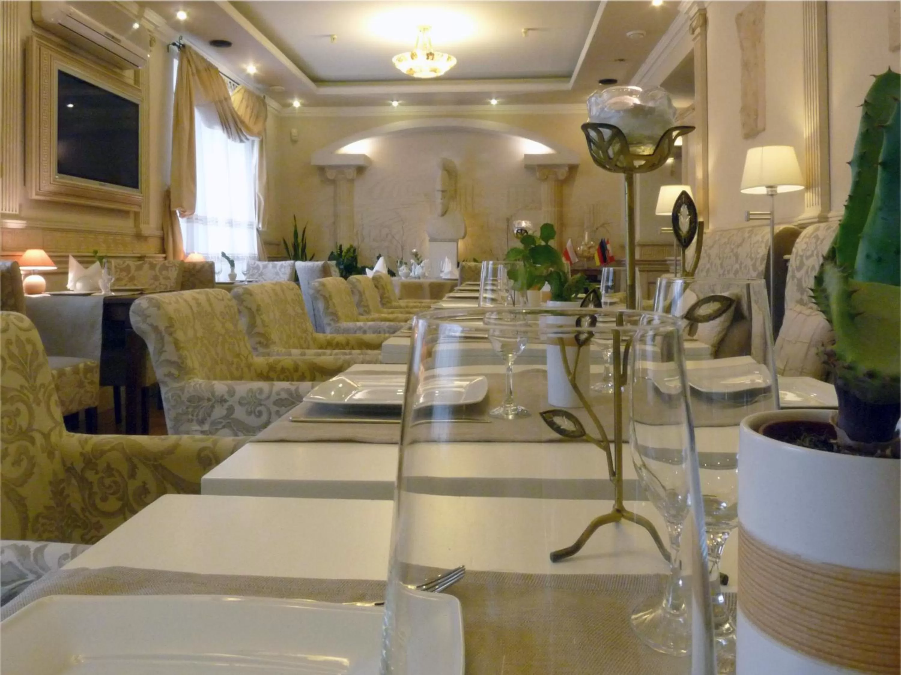 Restaurant/places to eat in Eney Boutique Hotel