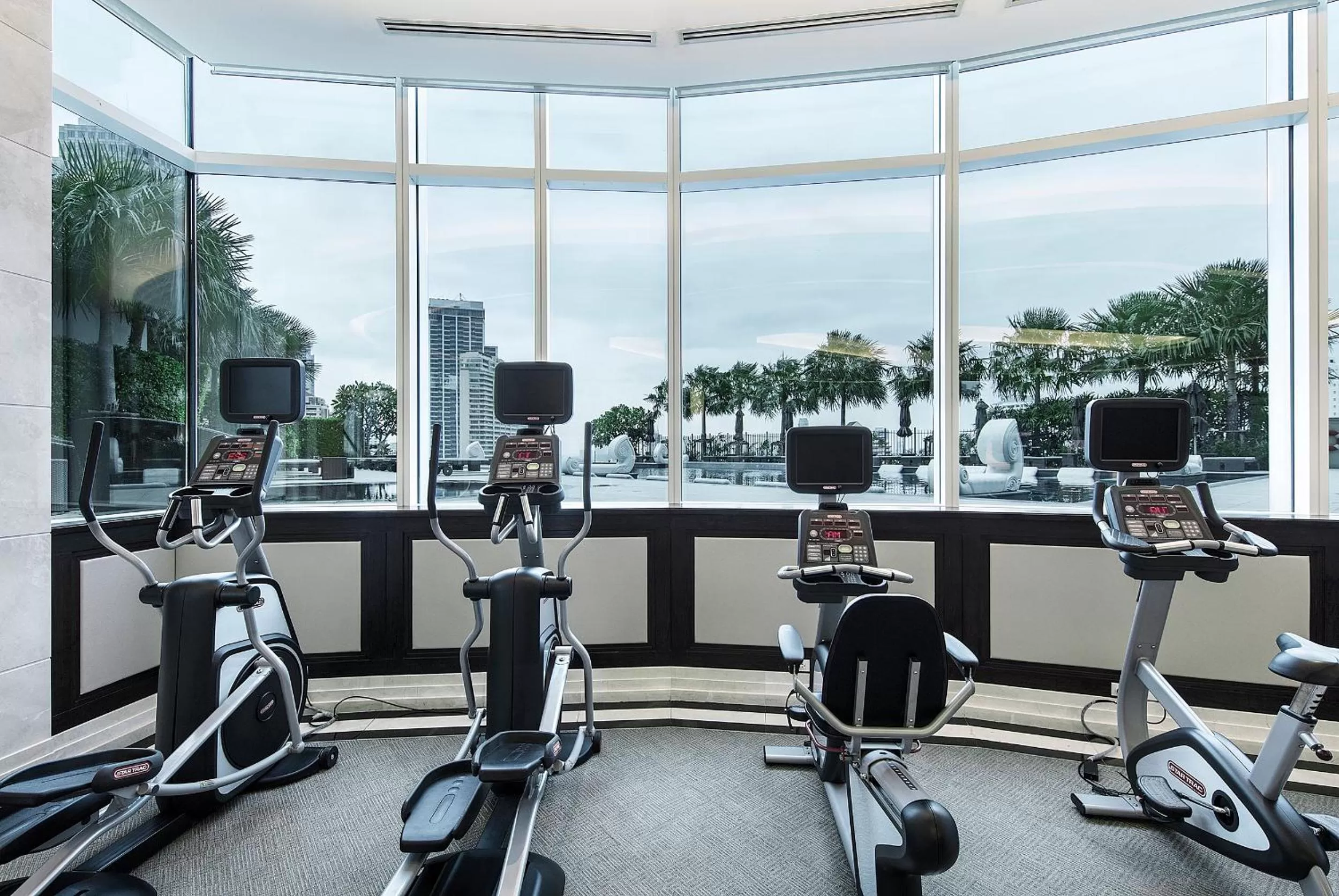 Fitness centre/facilities in Grande Centre Point Hotel Terminal21