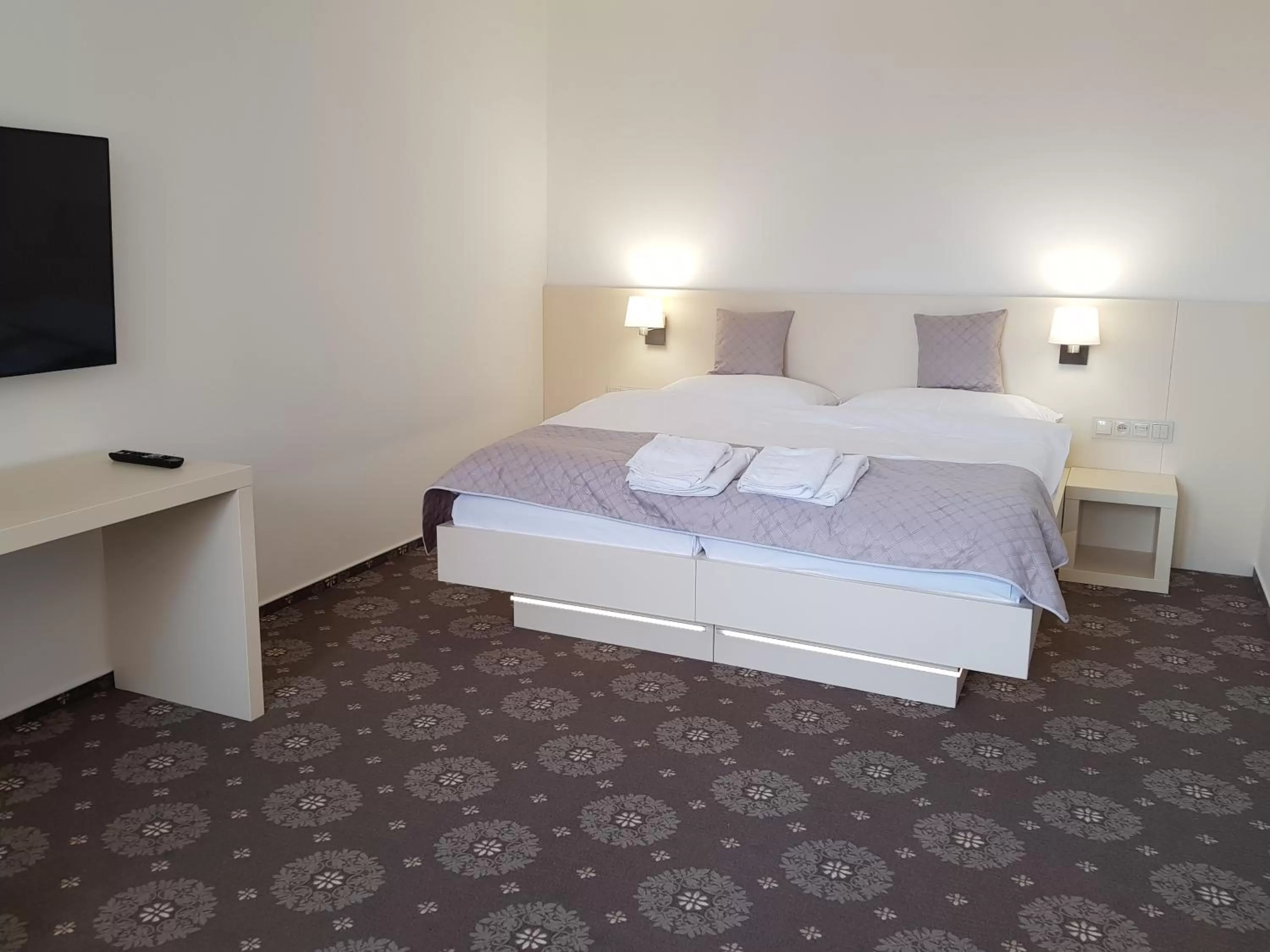 Bed in hotel Chmelnice