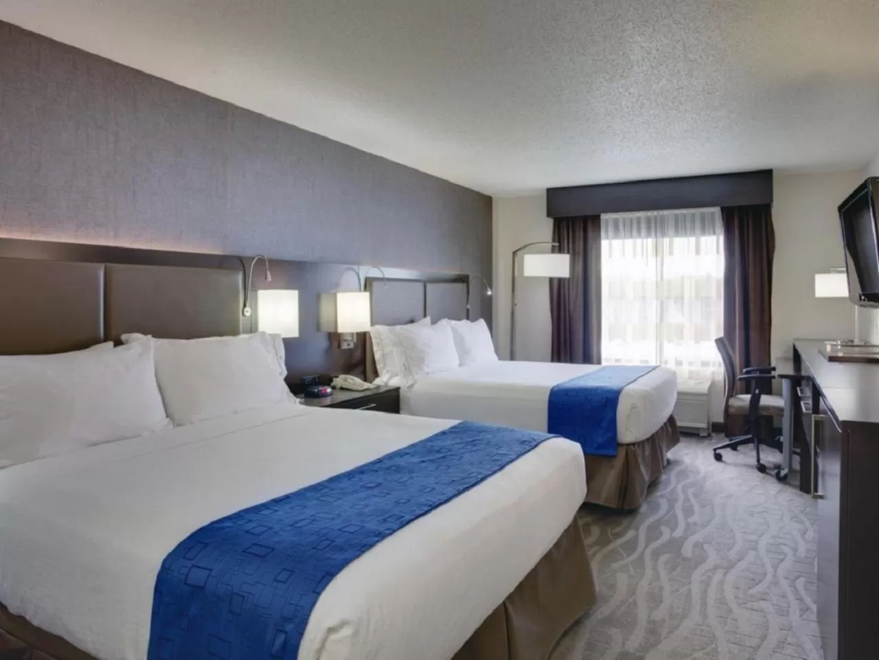 Photo of the whole room, Bed in Holiday Inn Express Hotel & Suites Meadowlands Area by IHG