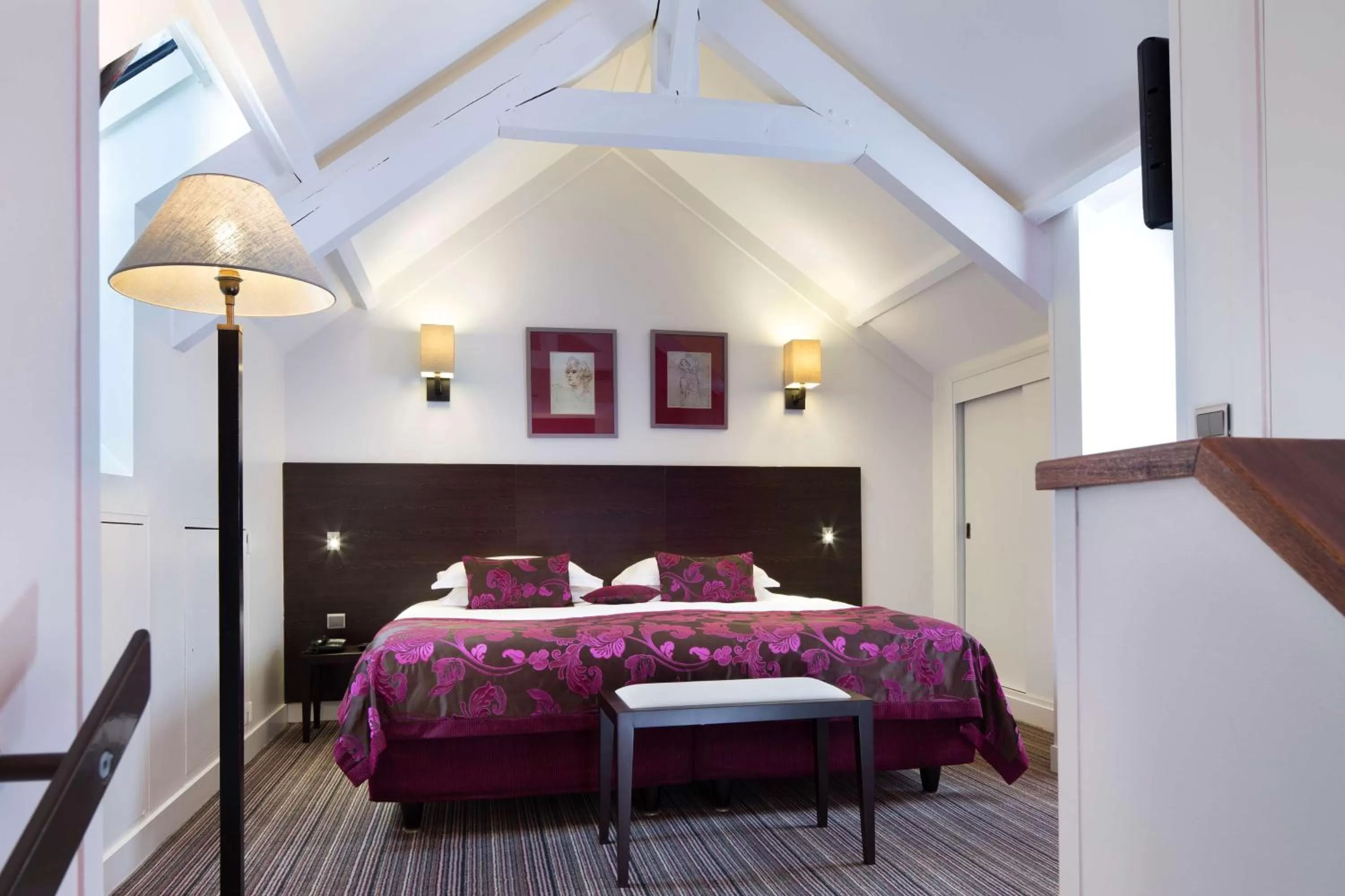 Photo of the whole room, Bed in Hôtel Paris Louvre Opéra