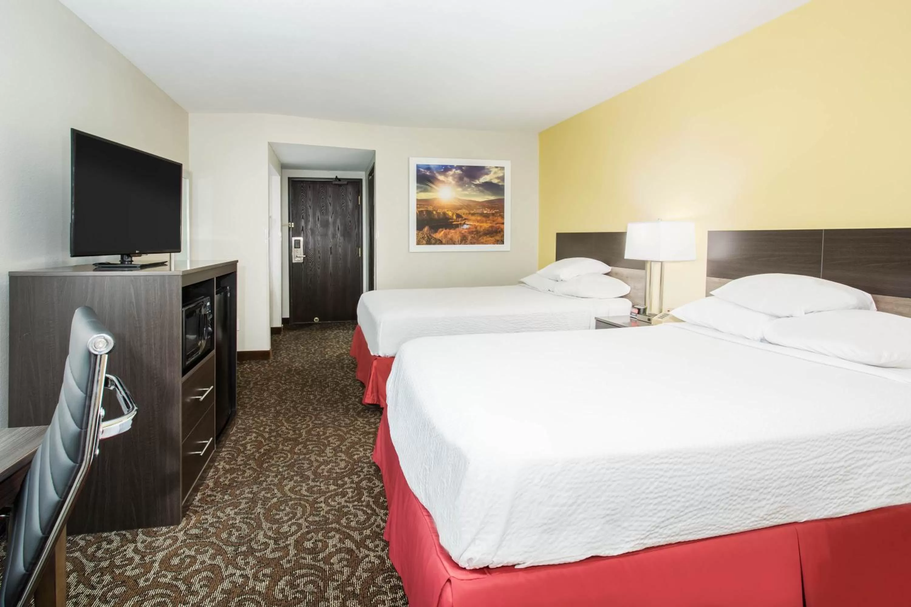 Photo of the whole room, Bed in Days Inn by Wyndham Phoenix North