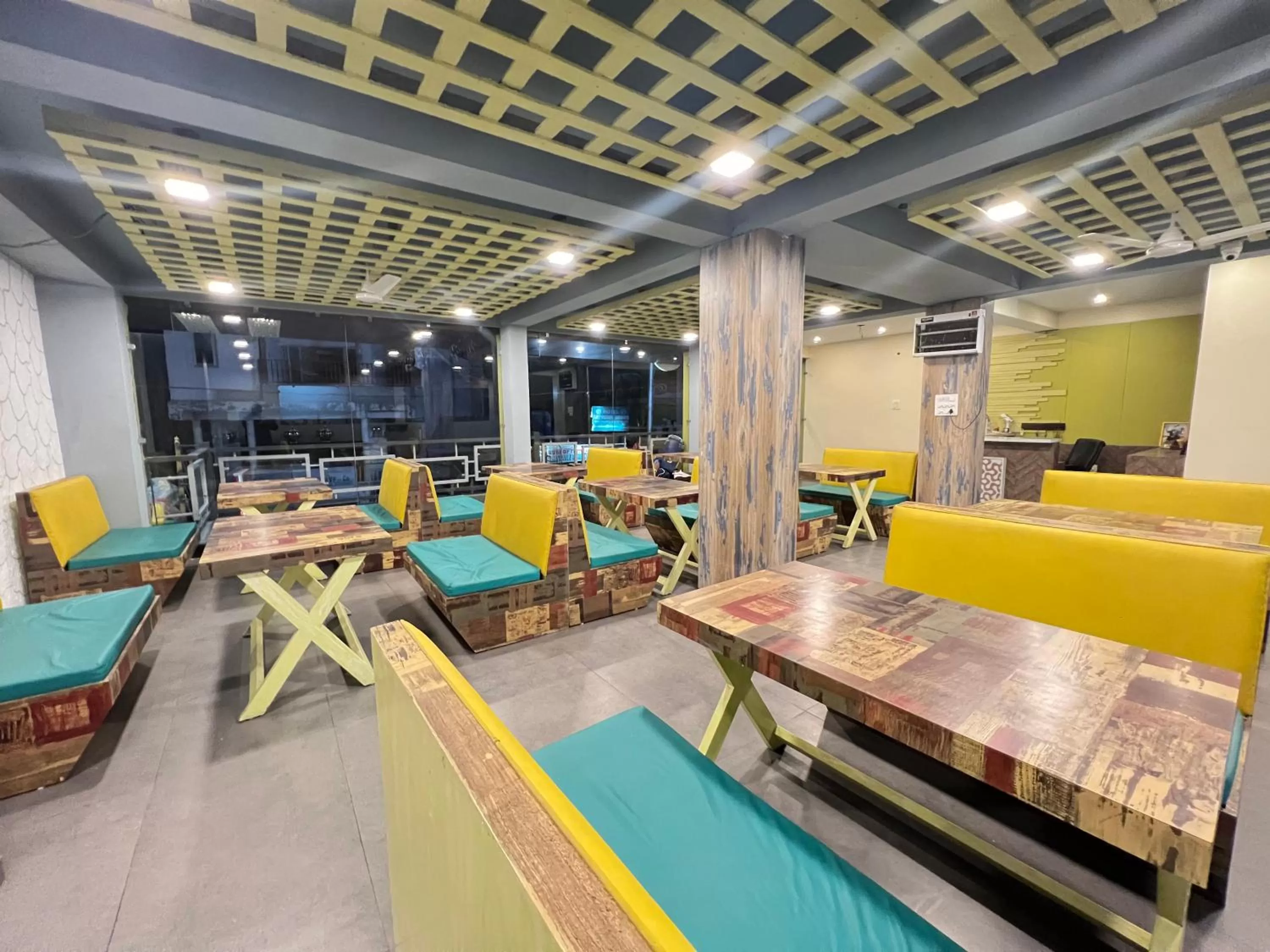 Restaurant/Places to Eat in Hotel White Orchid Dalhausie