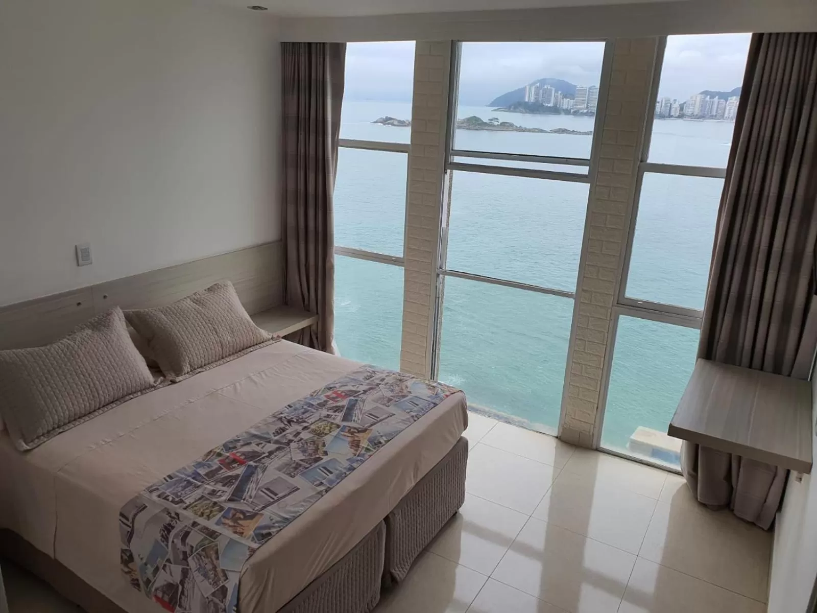 View (from property/room), Bed in Grand Hotel Guarujá - A sua Melhor Experiência Beira Mar na Praia!