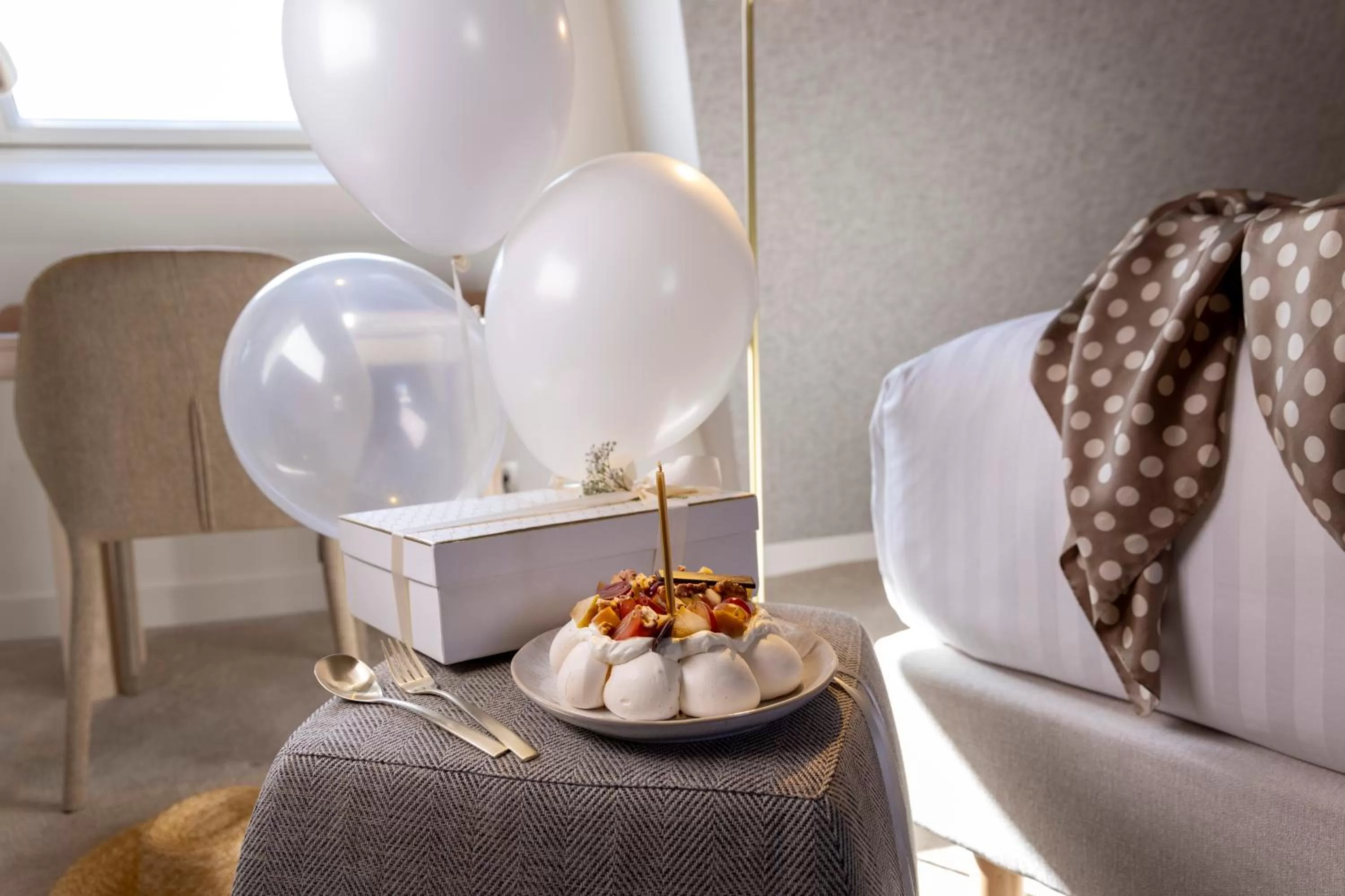 VIP, Bed in Hôtel Beige