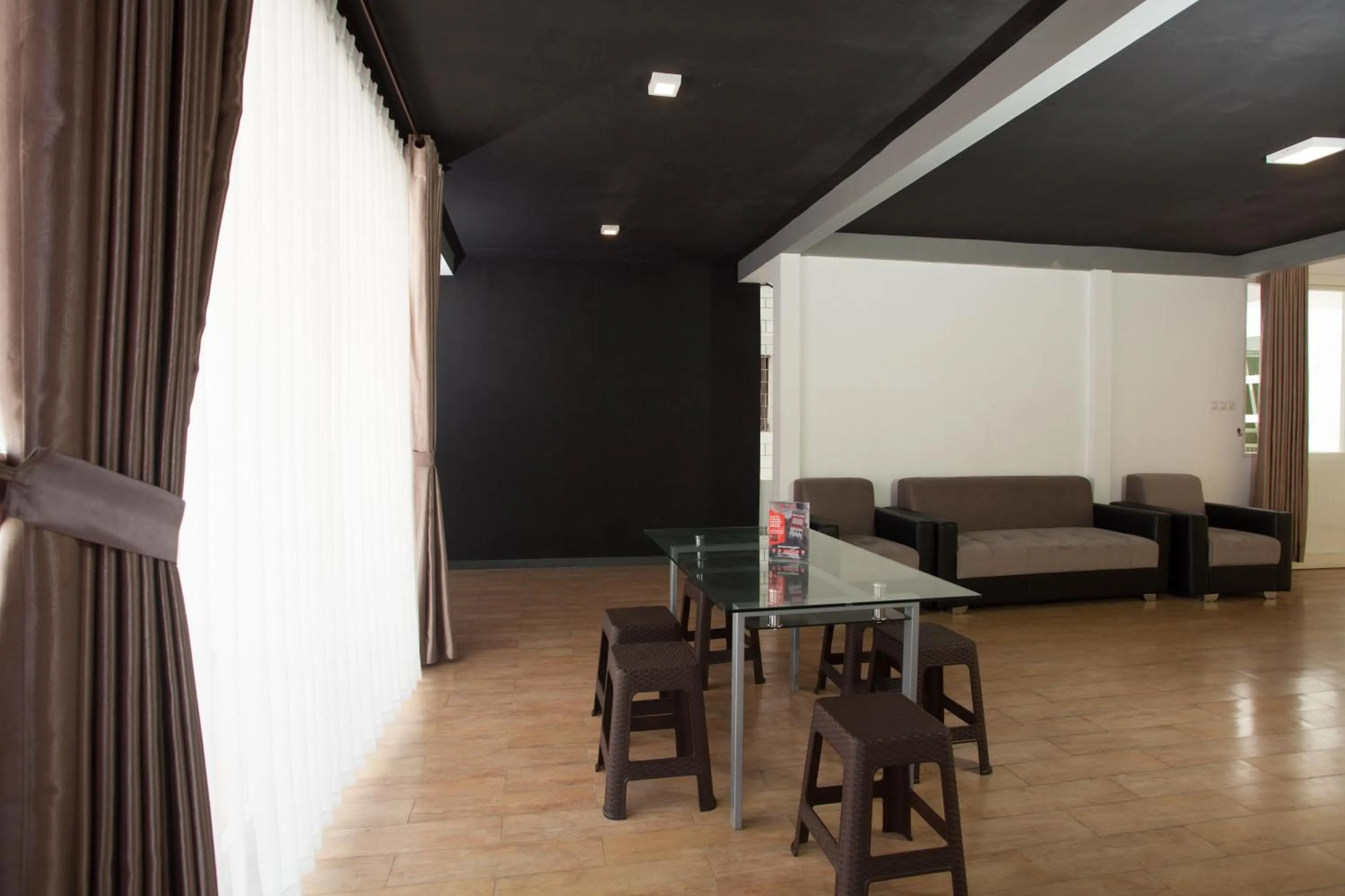 Lobby or reception in RedDoorz near Museum Angkut Batu 2