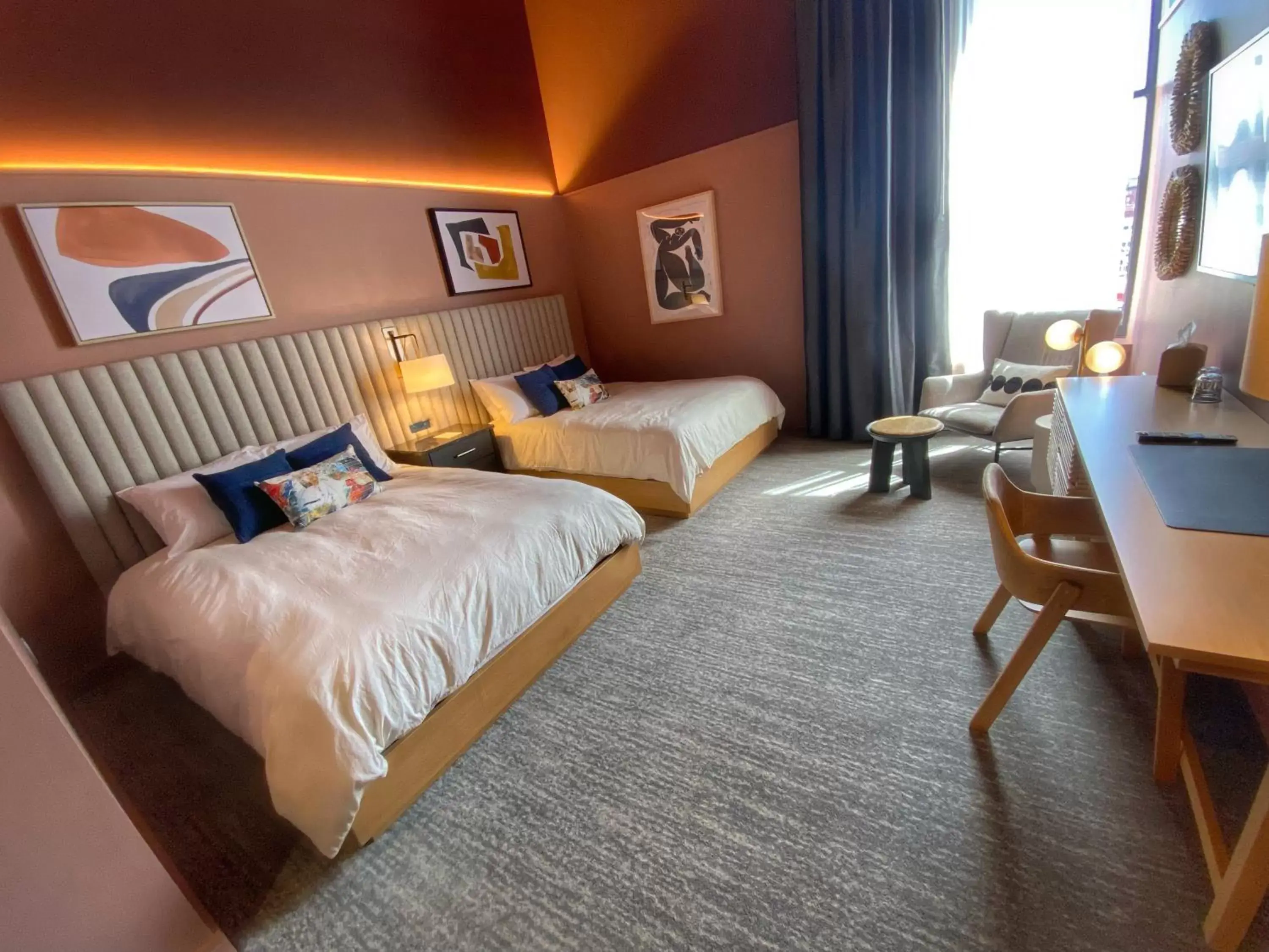 Deluxe Queen Suite in Kinn Guesthouse Downtown Deluxe Queen Suite in Kinn Guesthouse Downtown