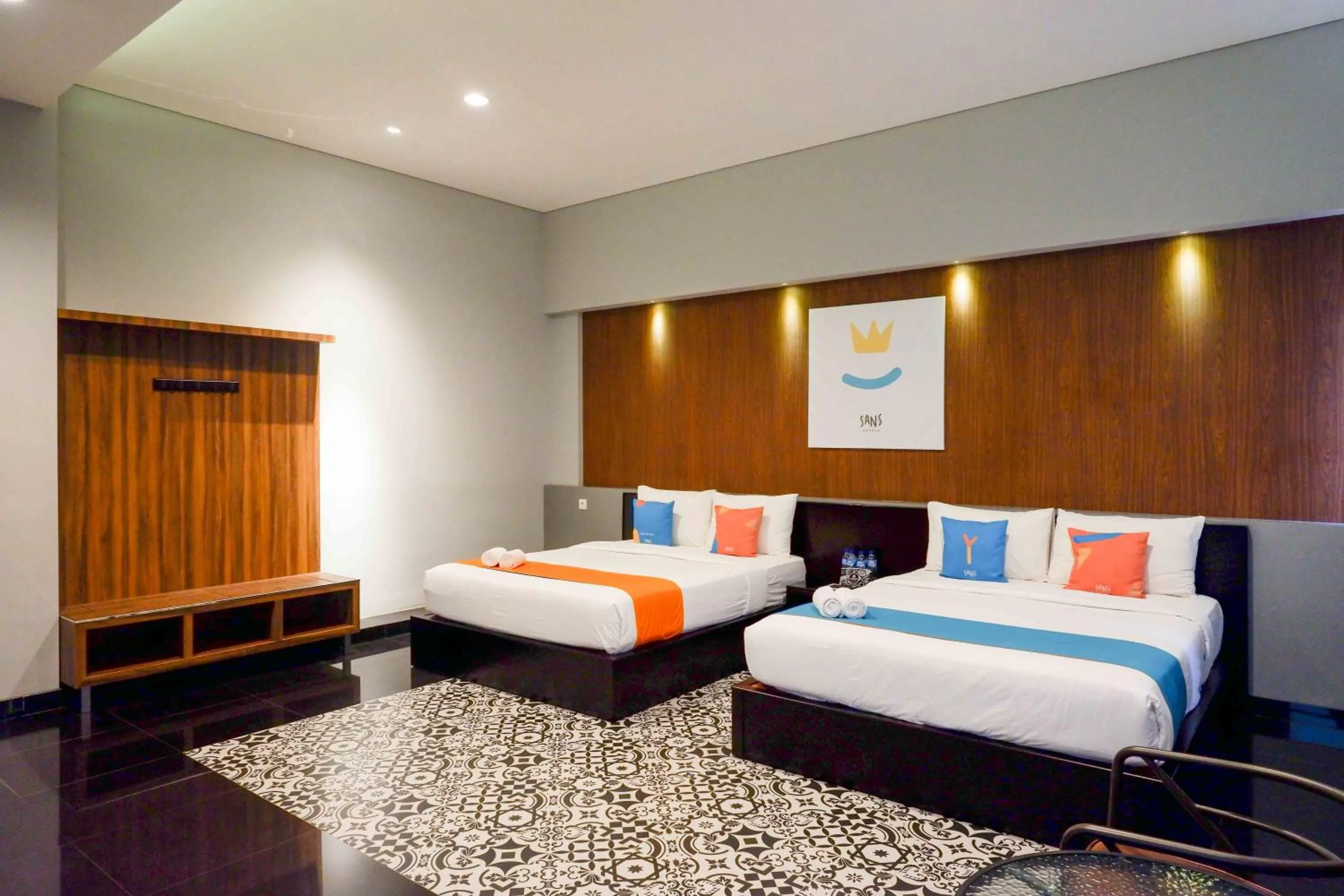 Bedroom, Bed in Sans Hotel Empress Simpang Lima