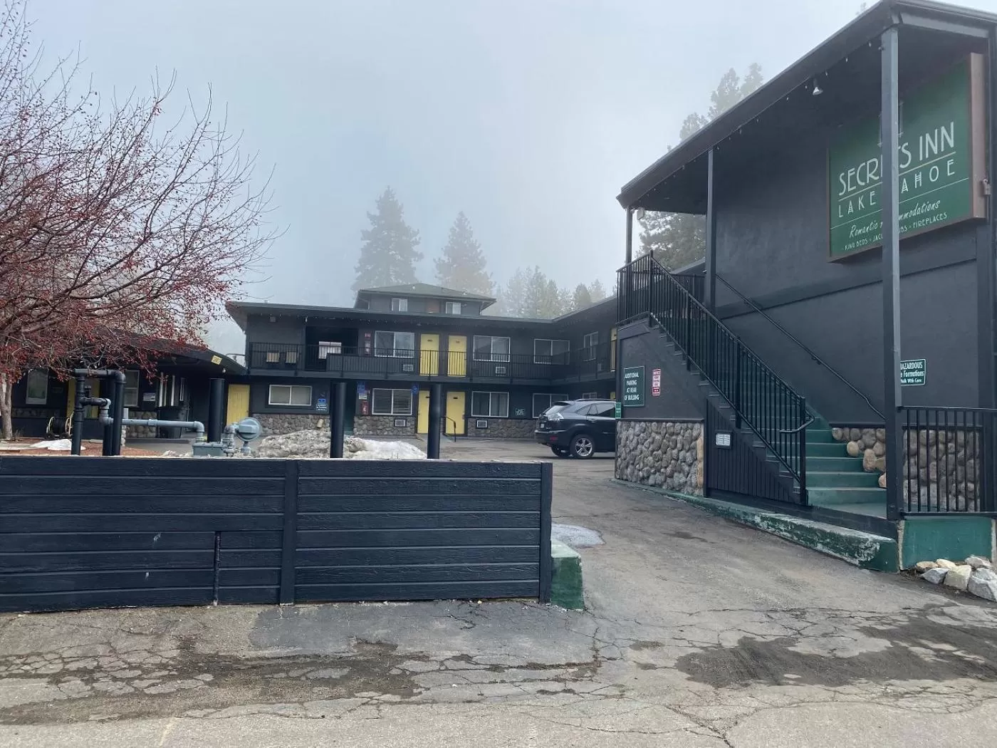 Facade/entrance in Secrets Inn Lake Tahoe