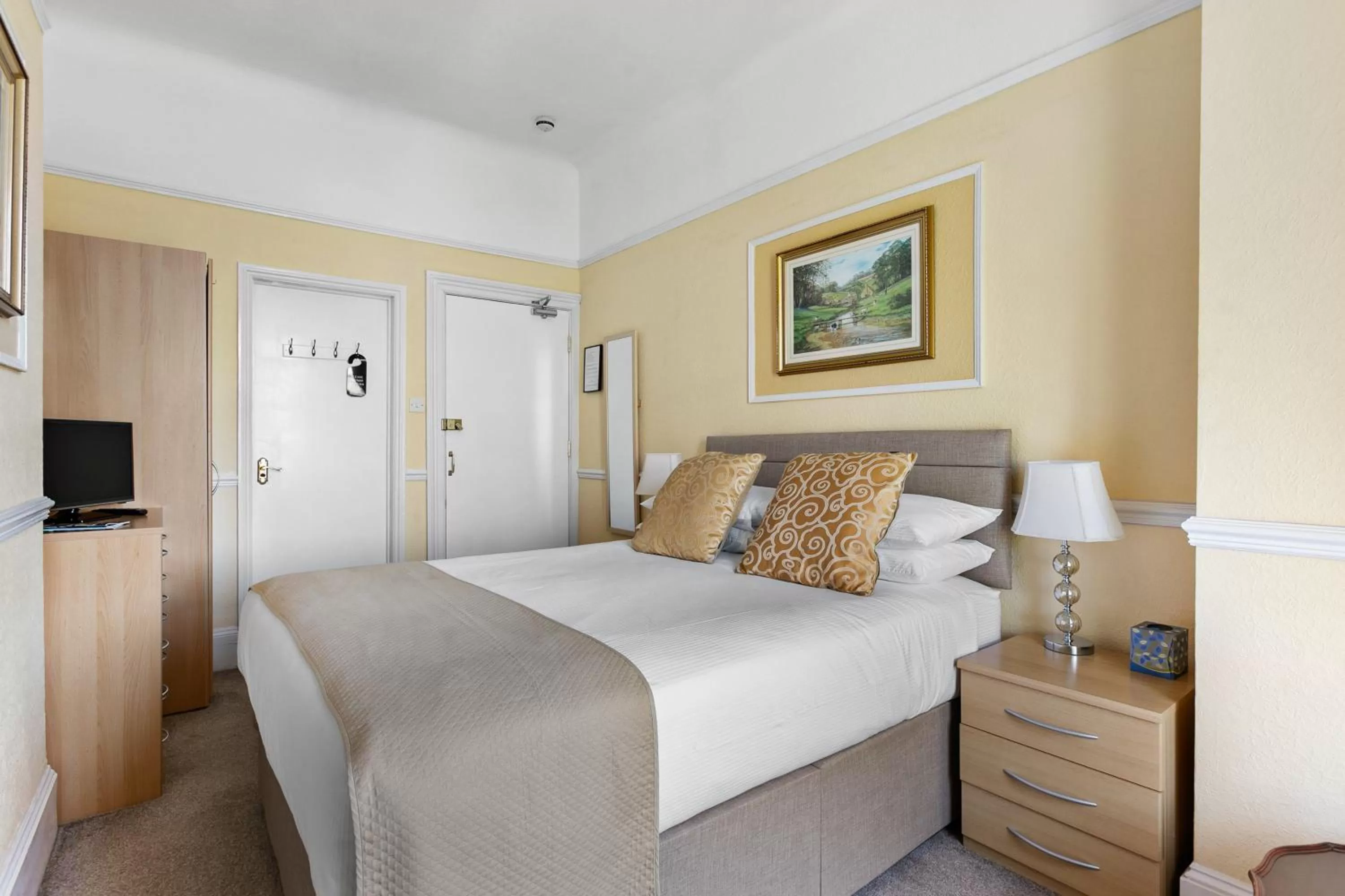 Bedroom, Bed in Melba House