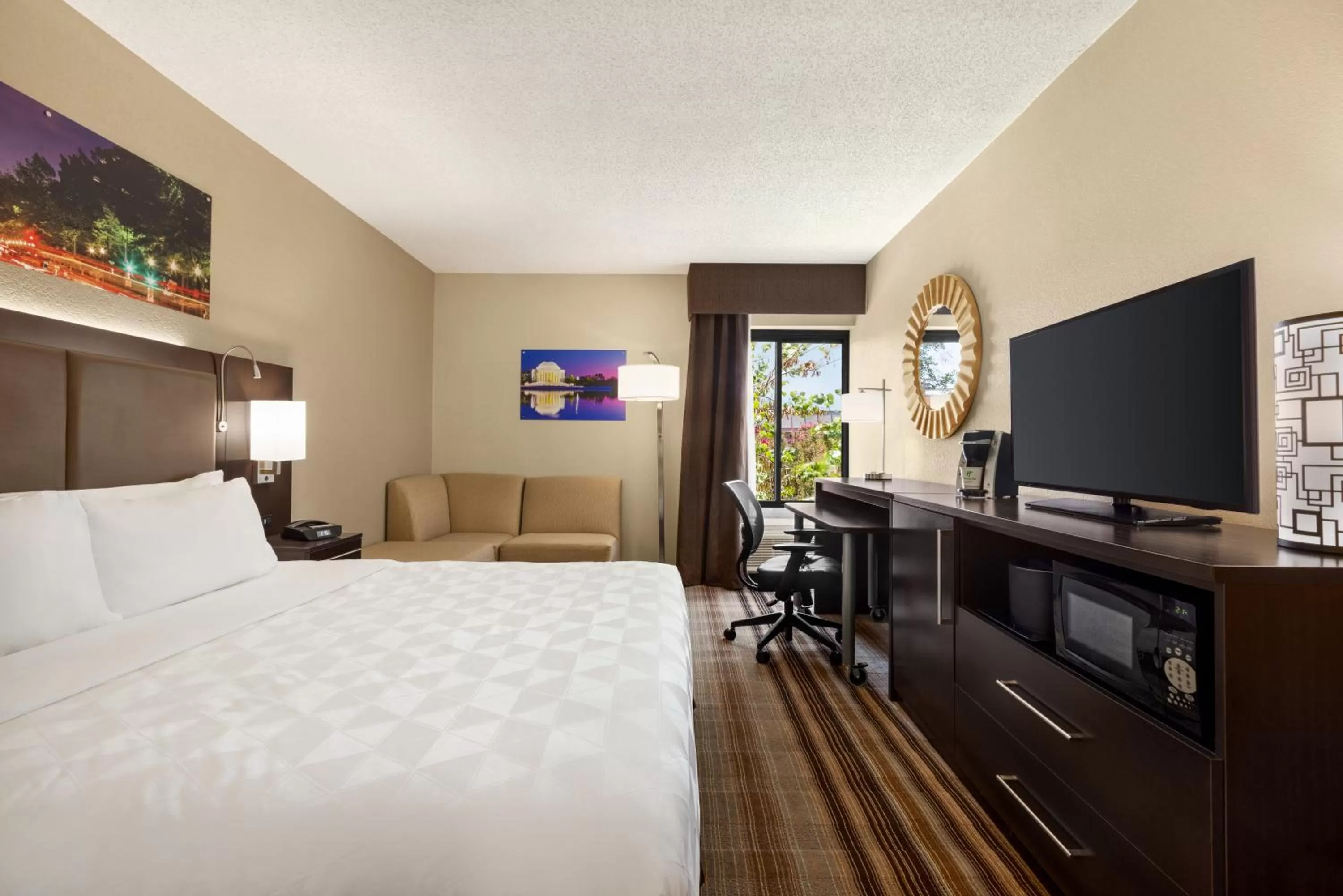 Photo of the whole room, Bed in Holiday Inn Washington-Dulles International Airport by IHG