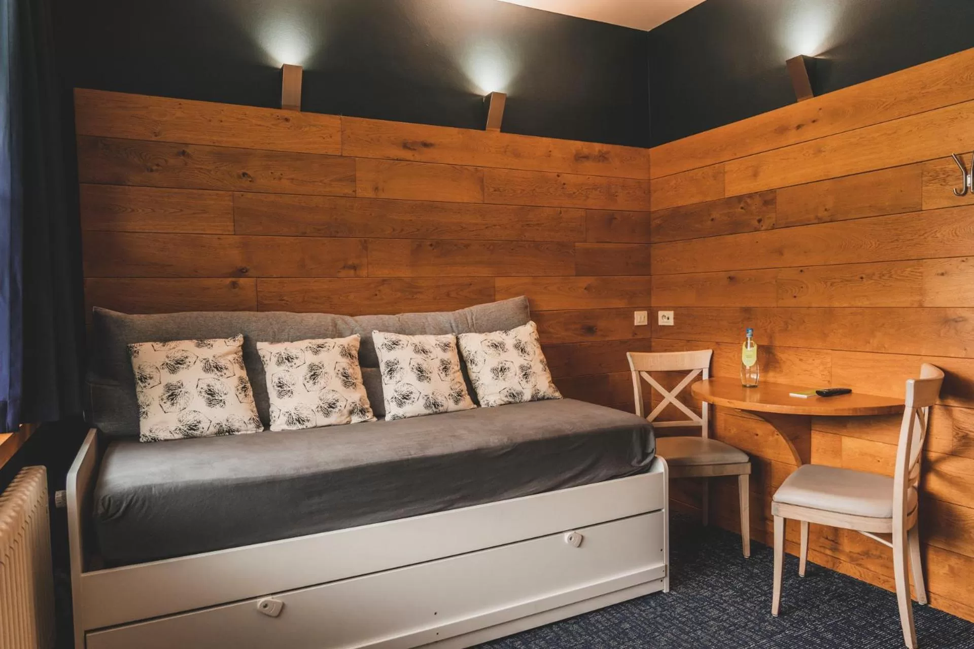 Seating area, Bed in Mont-des-Pins