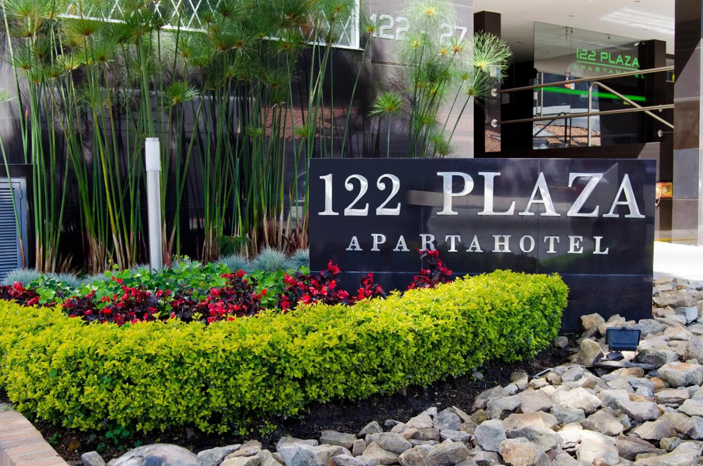Property building in 122 Plaza Apartahotel