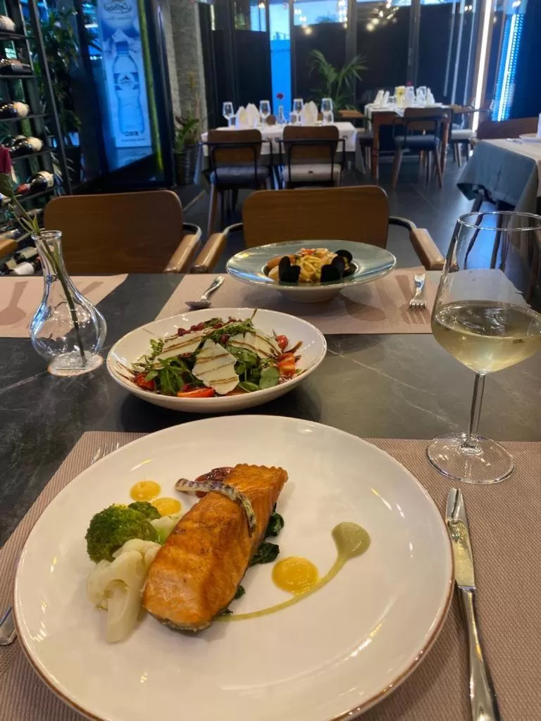 Restaurant/places to eat in 313 Villa City Center Hotel