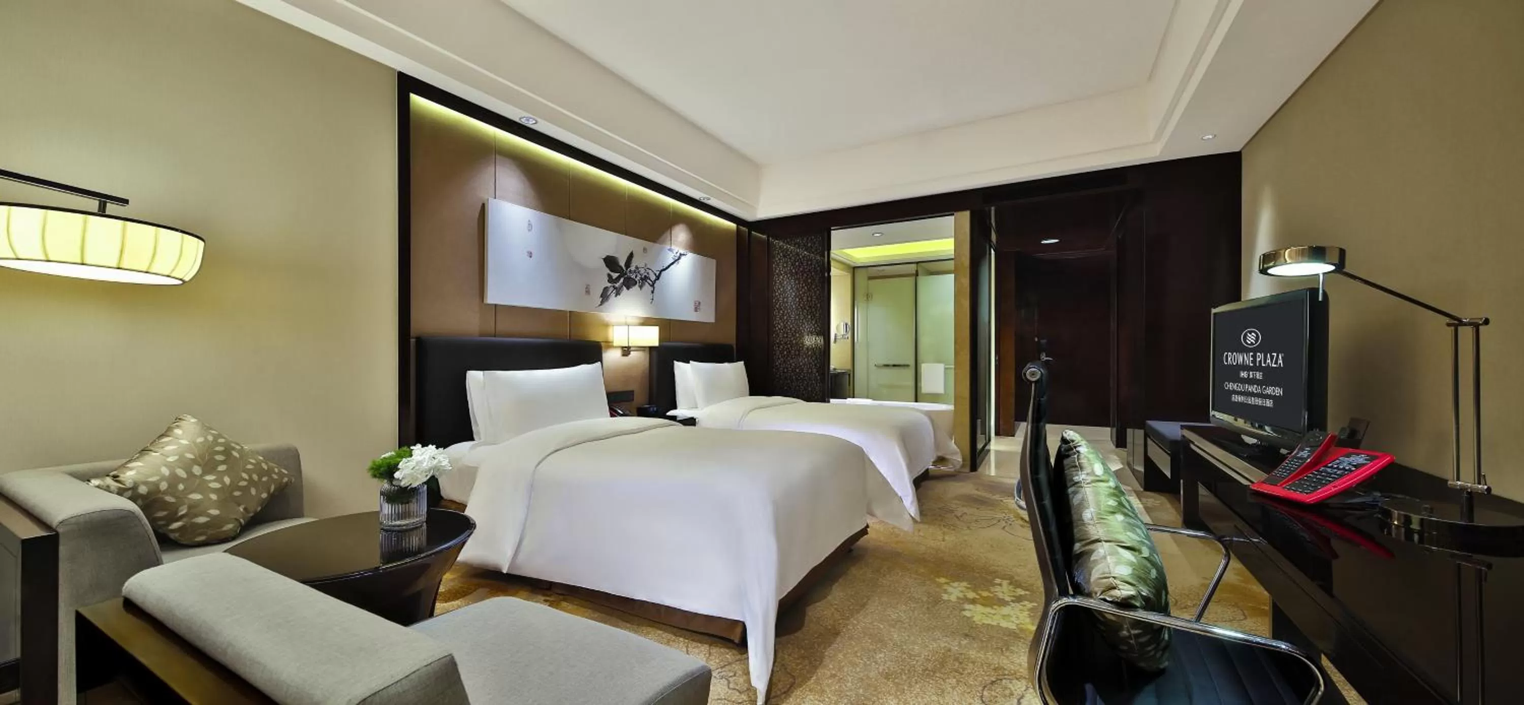 Photo of the whole room, Bed in Crowne Plaza Chengdu Panda Garden by IHG
