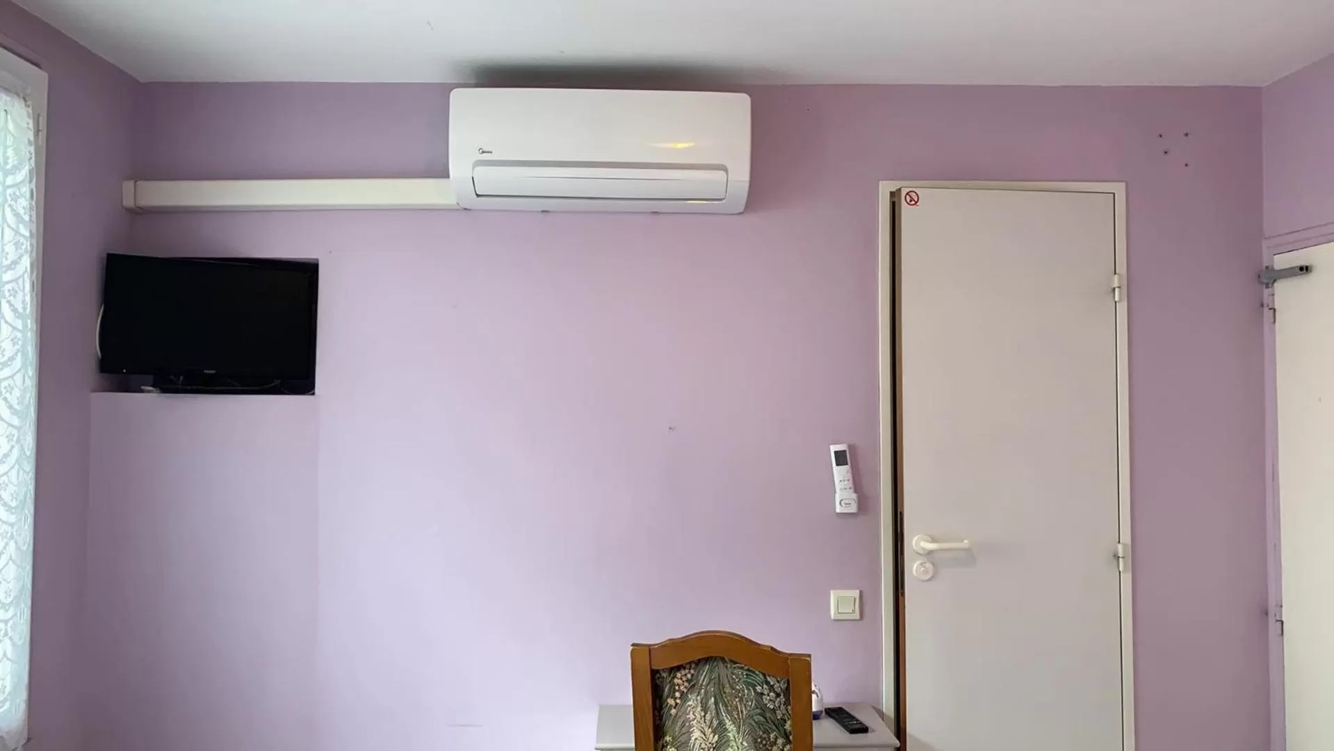 TV/Entertainment Center in HOTEL DU CYGNE DE LA CROIX BLANCHE