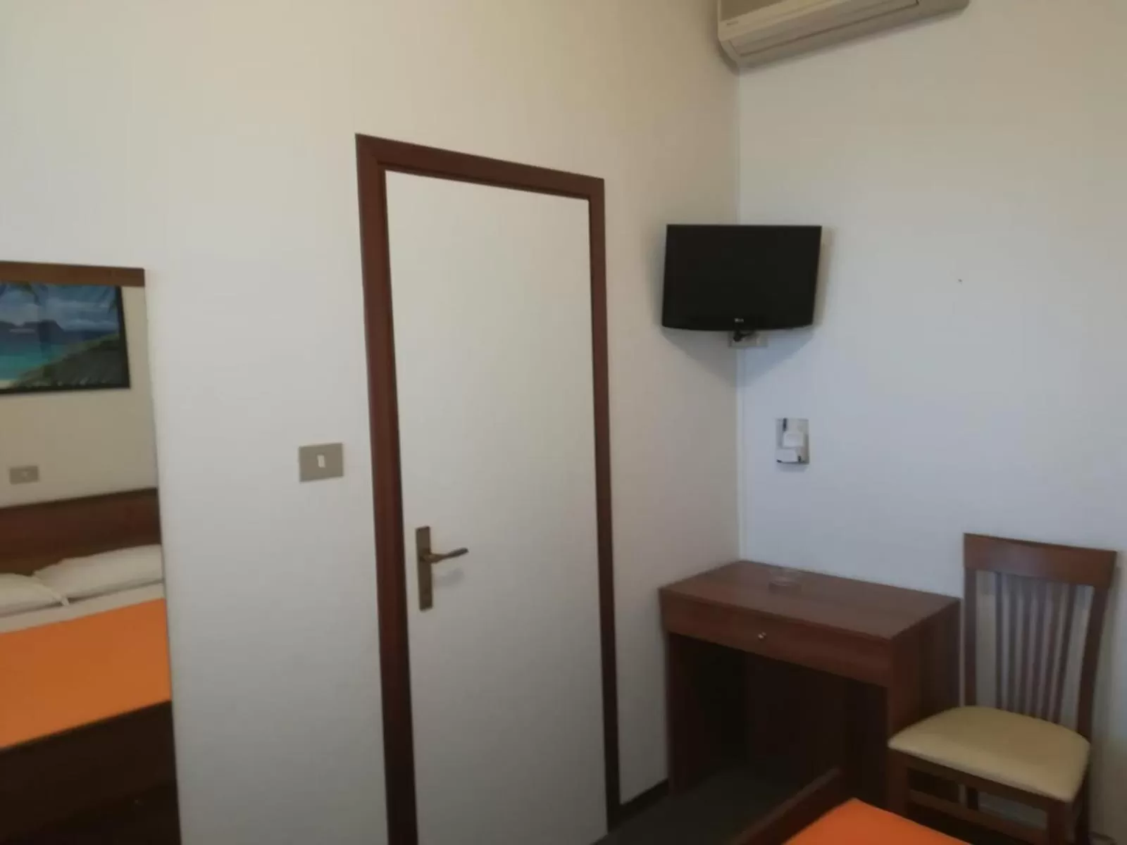 TV and multimedia, Bed in Hotel Tuscolano