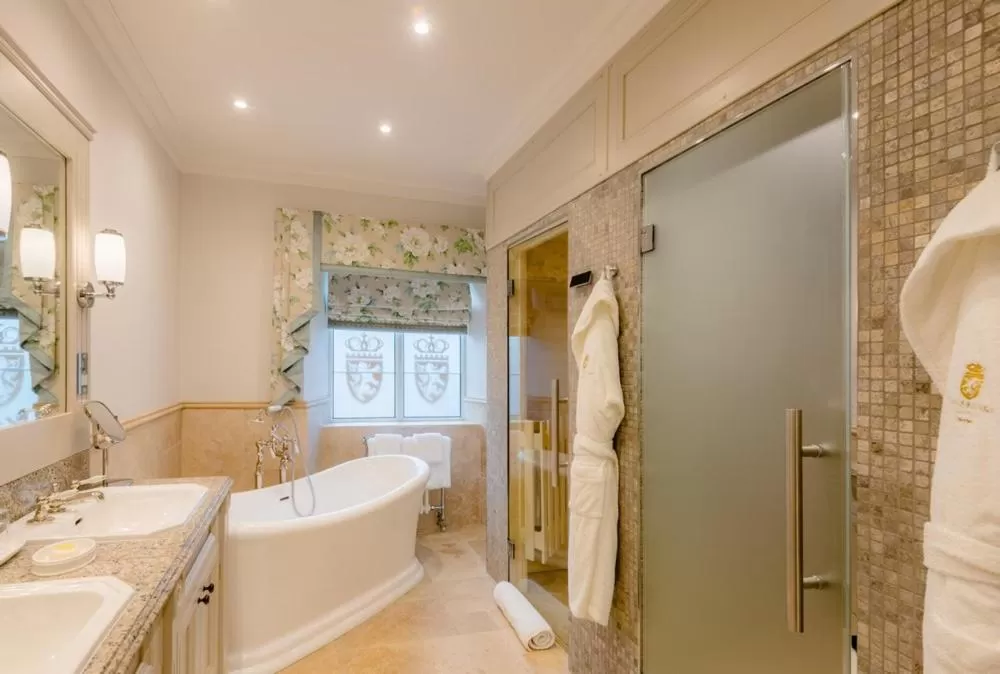 Bathroom in Crossbasket Castle, Hotel & Restaurant