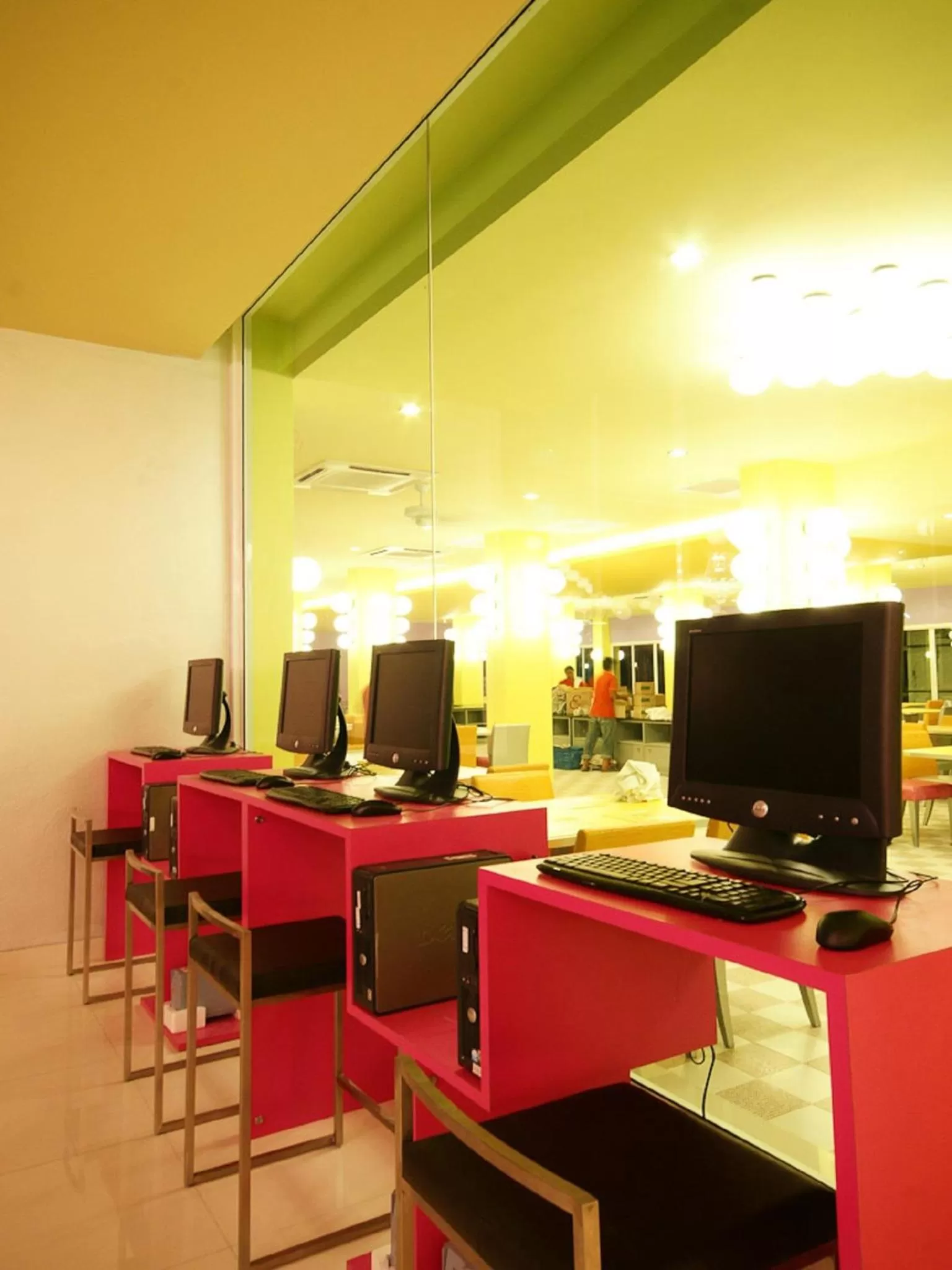 Area and facilities in Bella Express