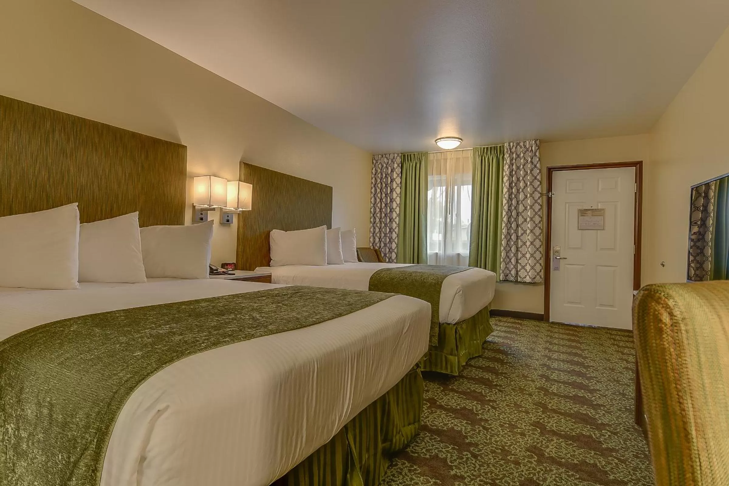 Photo of the whole room, Bed in Vagabond Inn Bishop