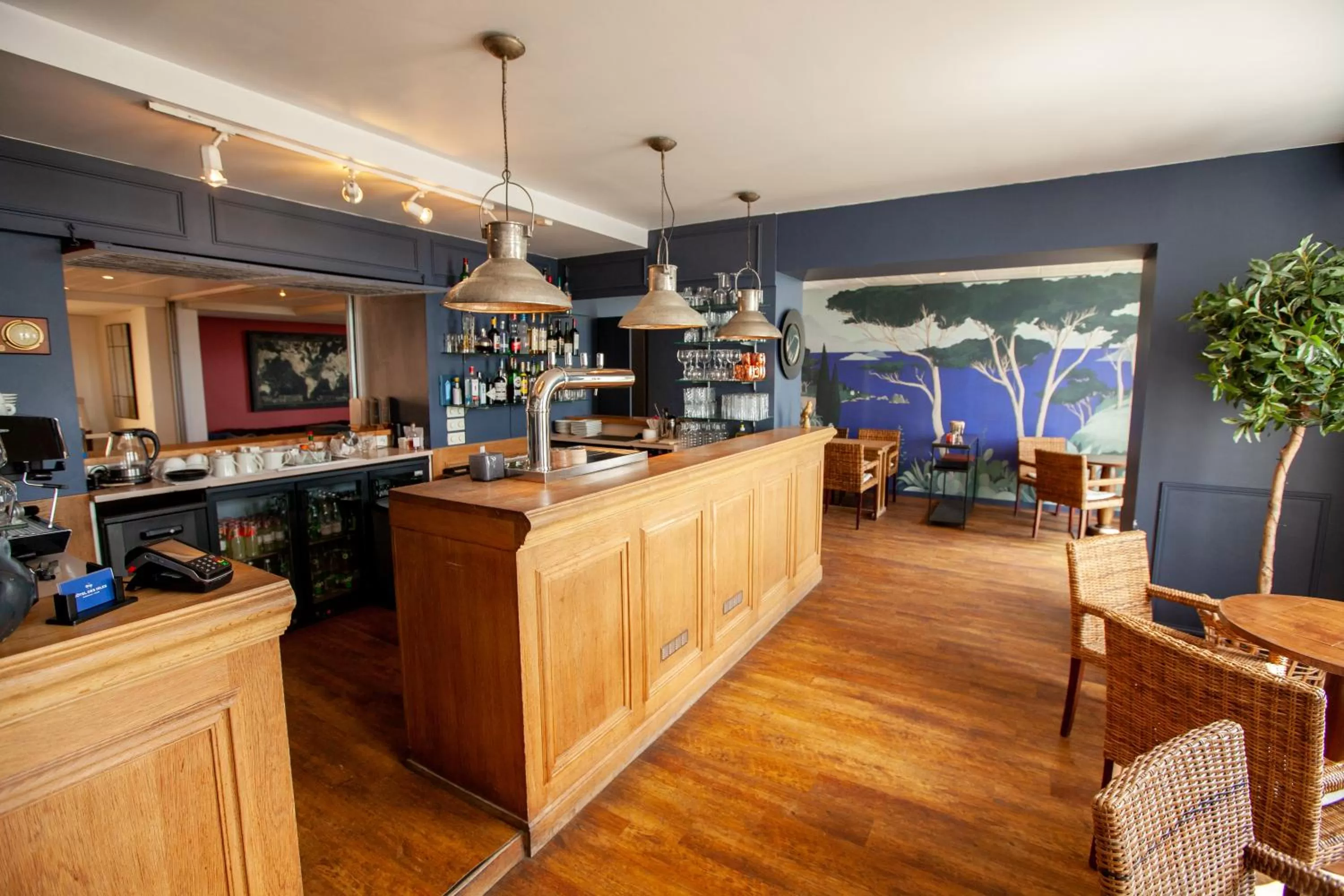 Lounge or bar in Hôtel des Isles