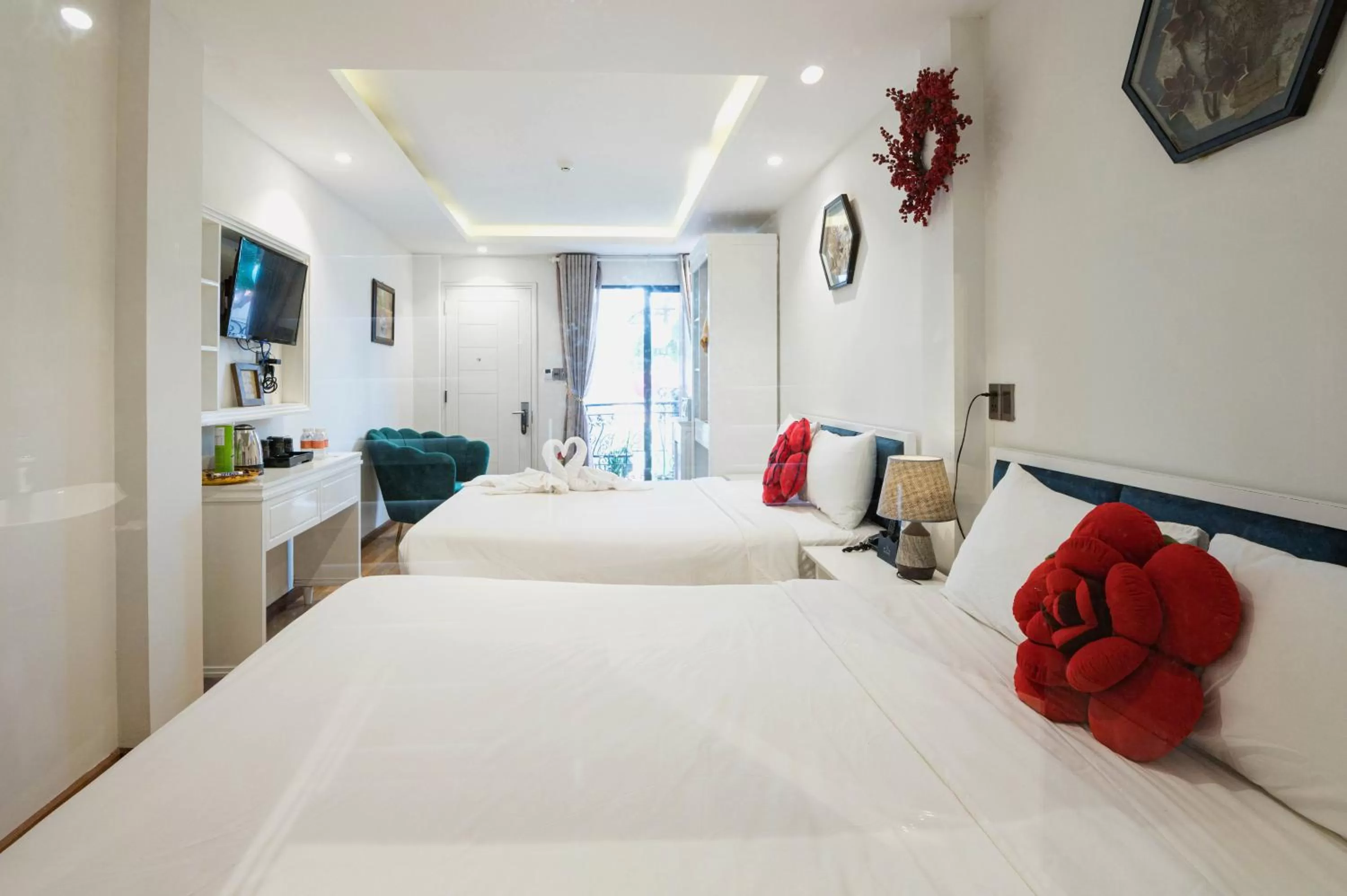 Photo of the whole room, Bed in Hoang Trinh Hotel