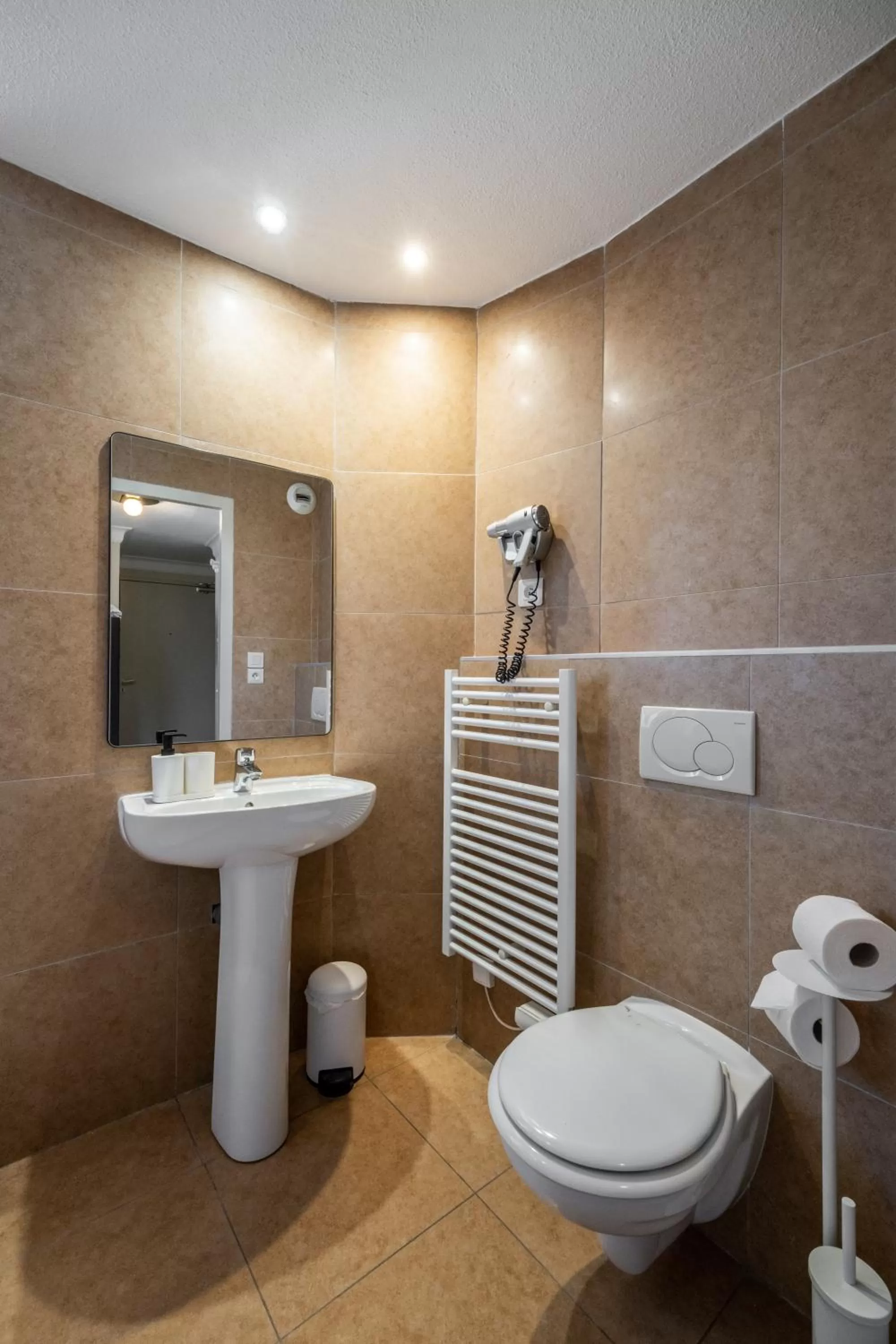 Bathroom in Résidence Chateau d'Acotz - Avec piscine à 600m des plages à Saint-Jean-de-Luz