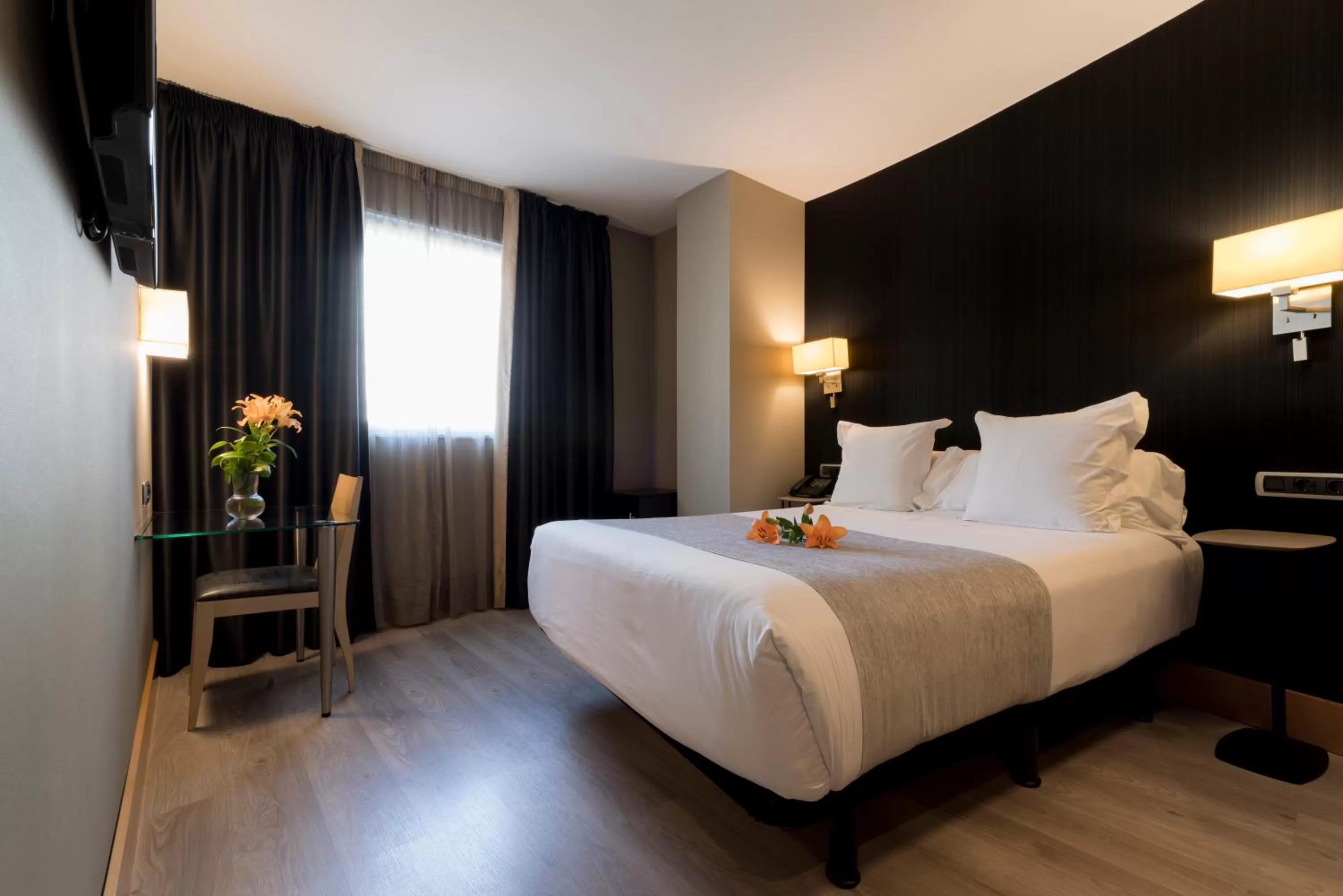 Bedroom, Bed in Hotel Plaza