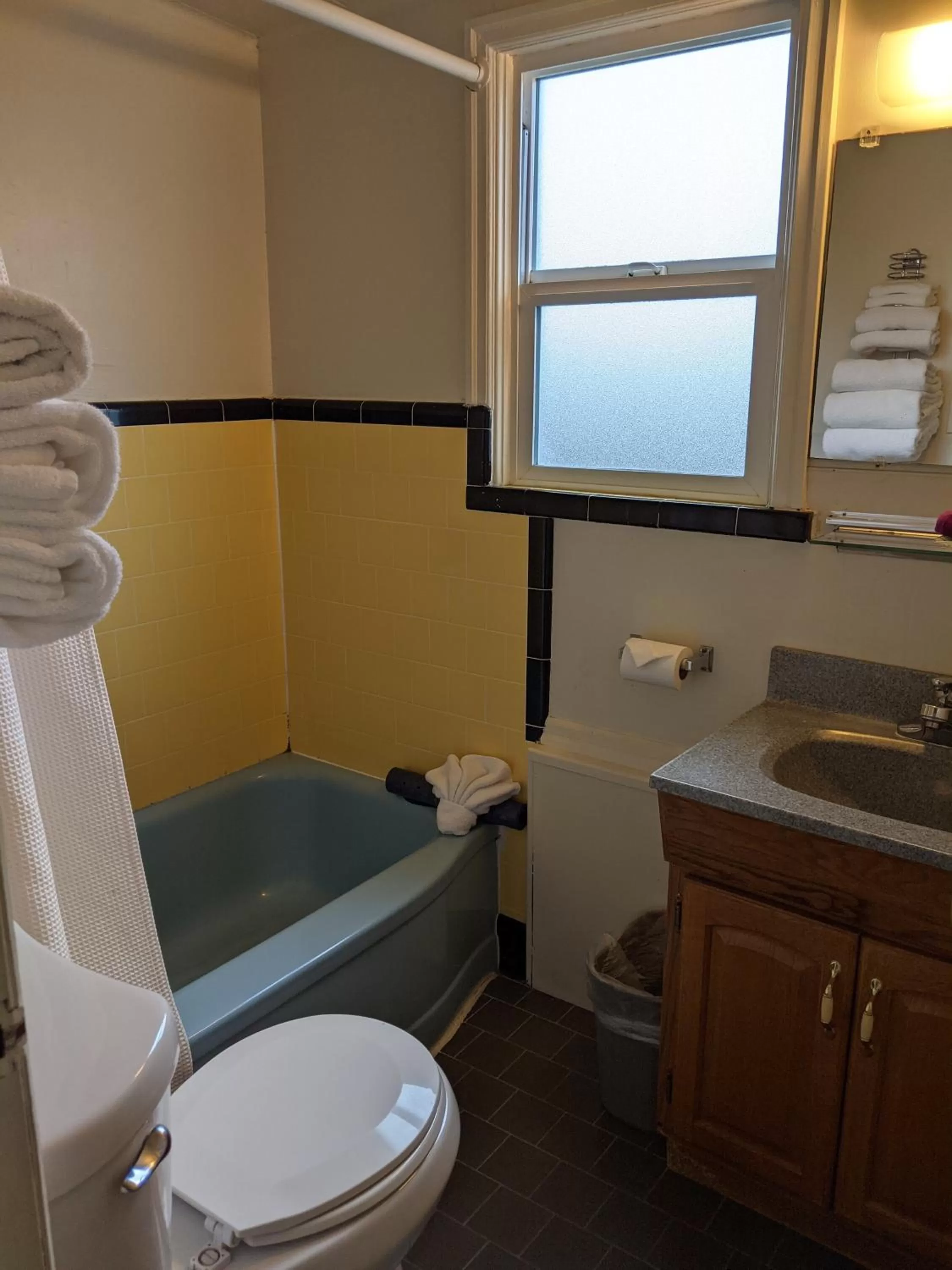 Bathroom in Hillcrest Inn