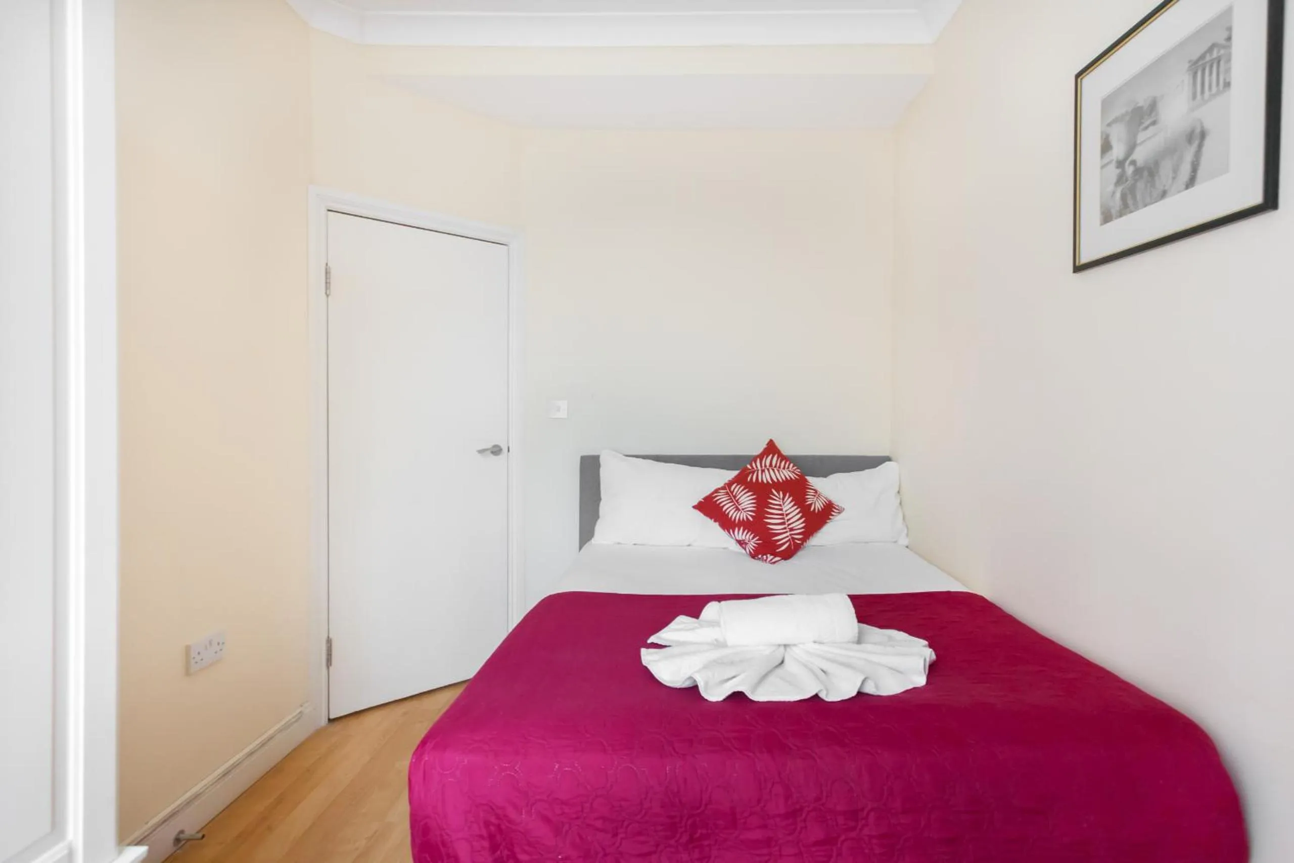 Bedroom, Bed in Kings Cross Prime Stay Apartments