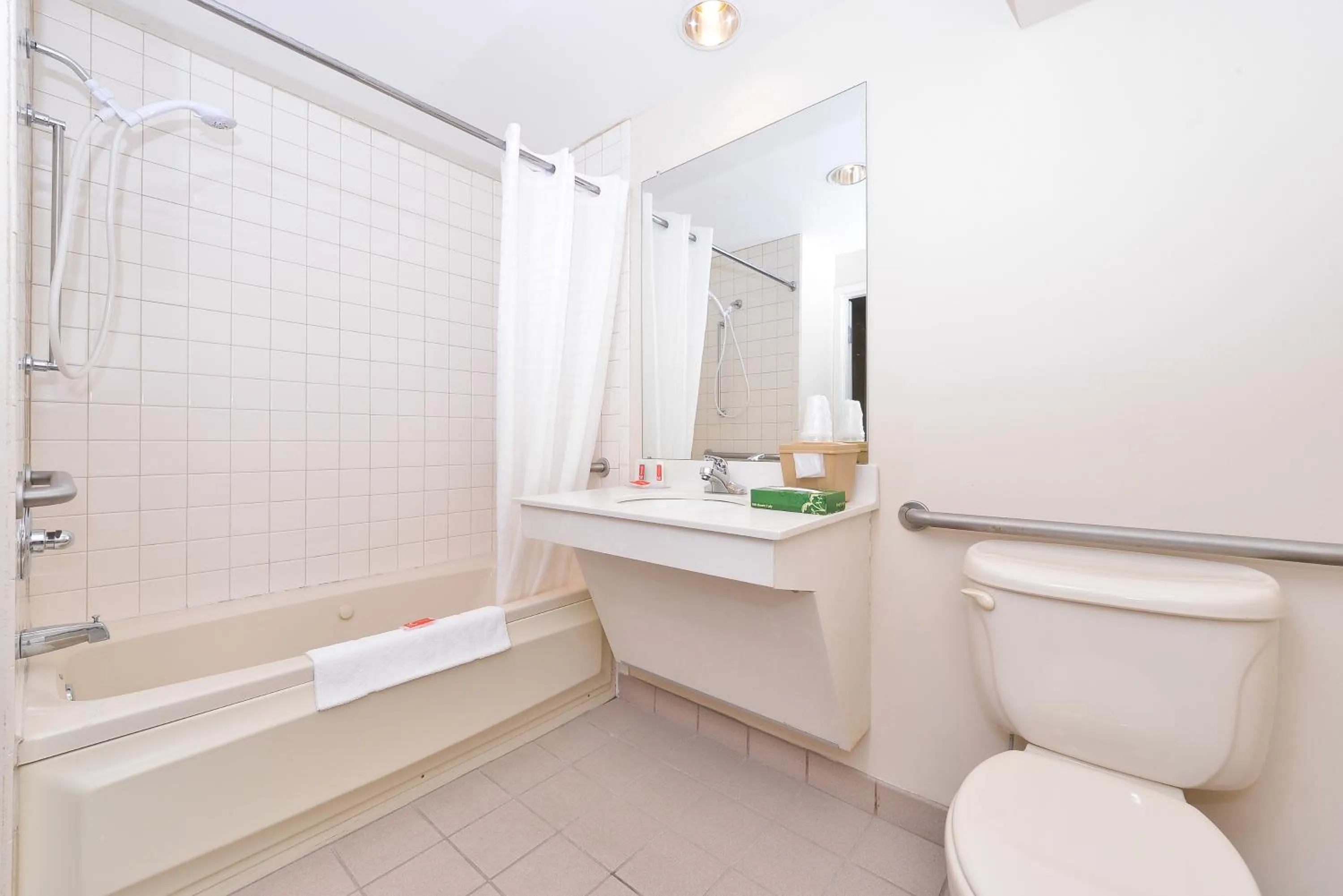 Econo Lodge Inn & Suites Marietta near Dobbins ARB