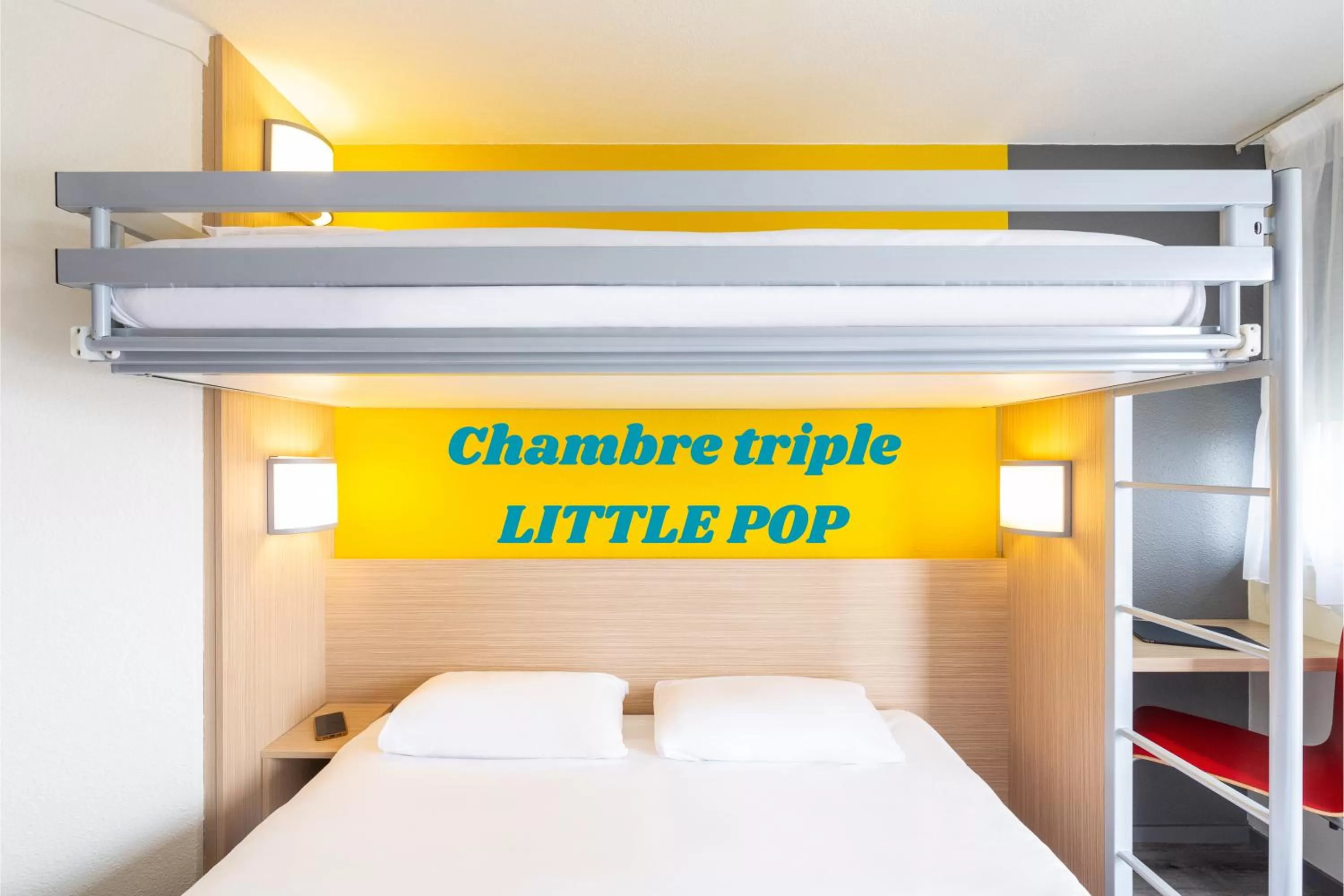 Bedroom, Bed in greet hôtel Angoulême