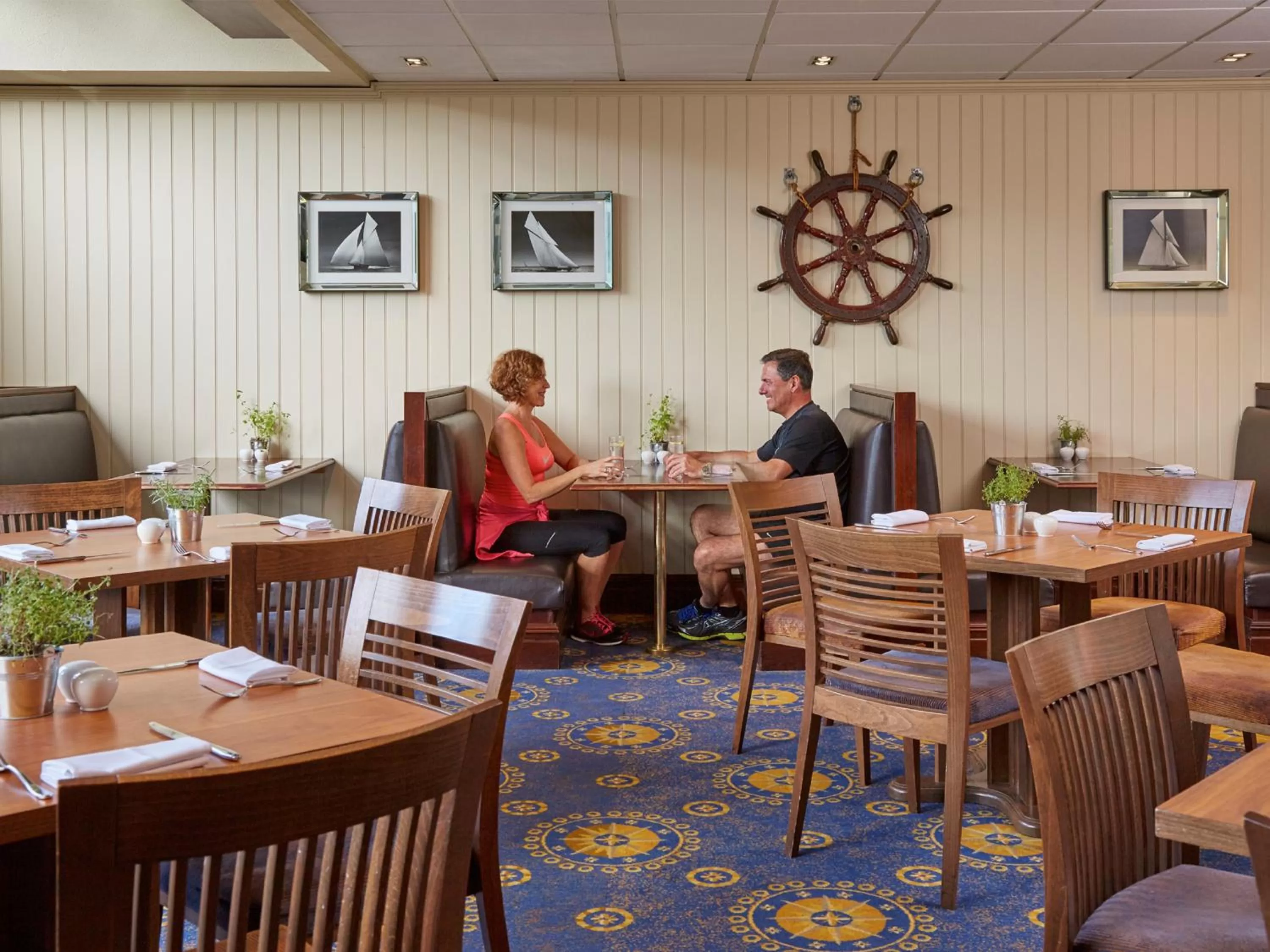 Restaurant/places to eat in Elmers Court Hotel