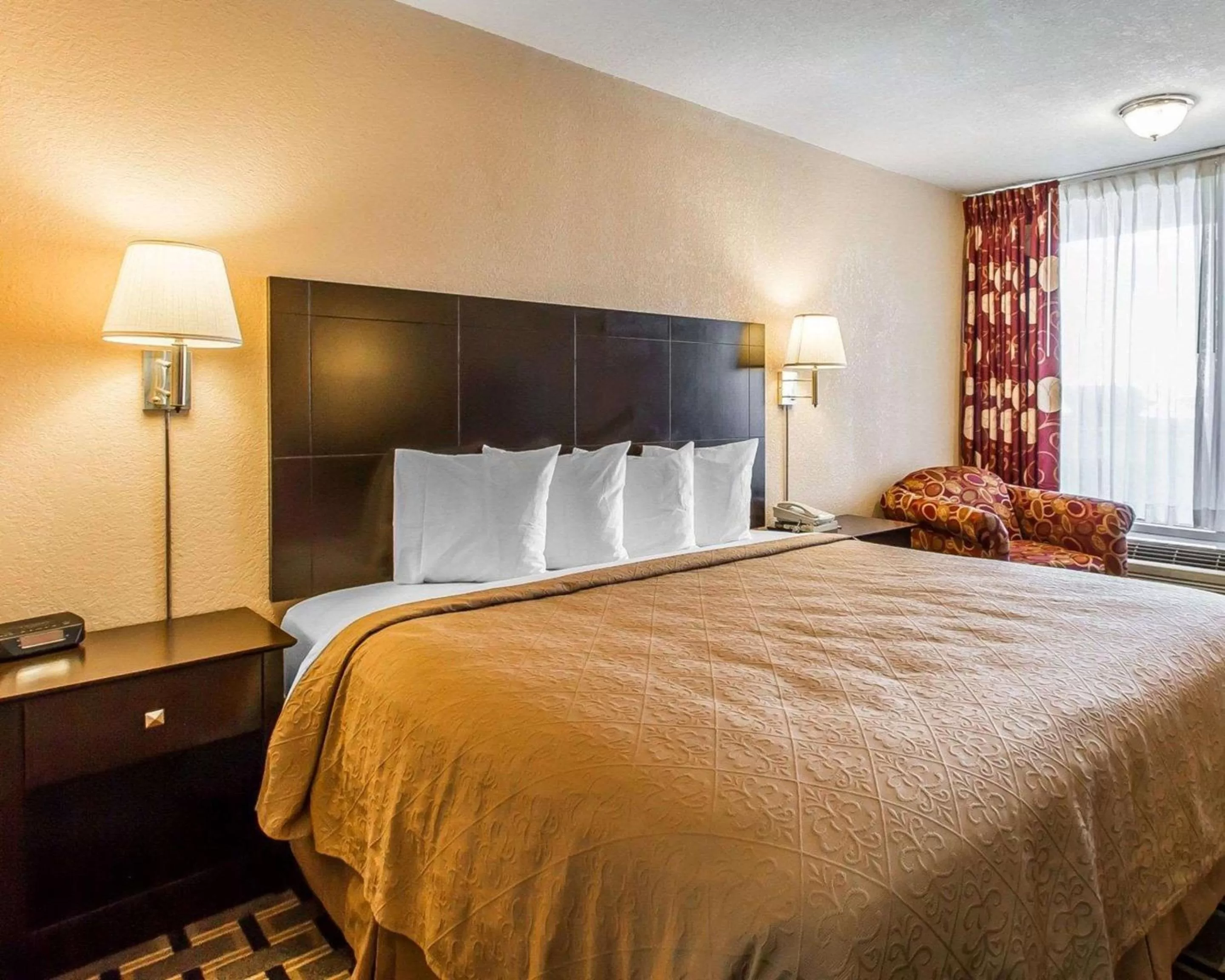 Photo of the whole room in Quality Inn Ada near University