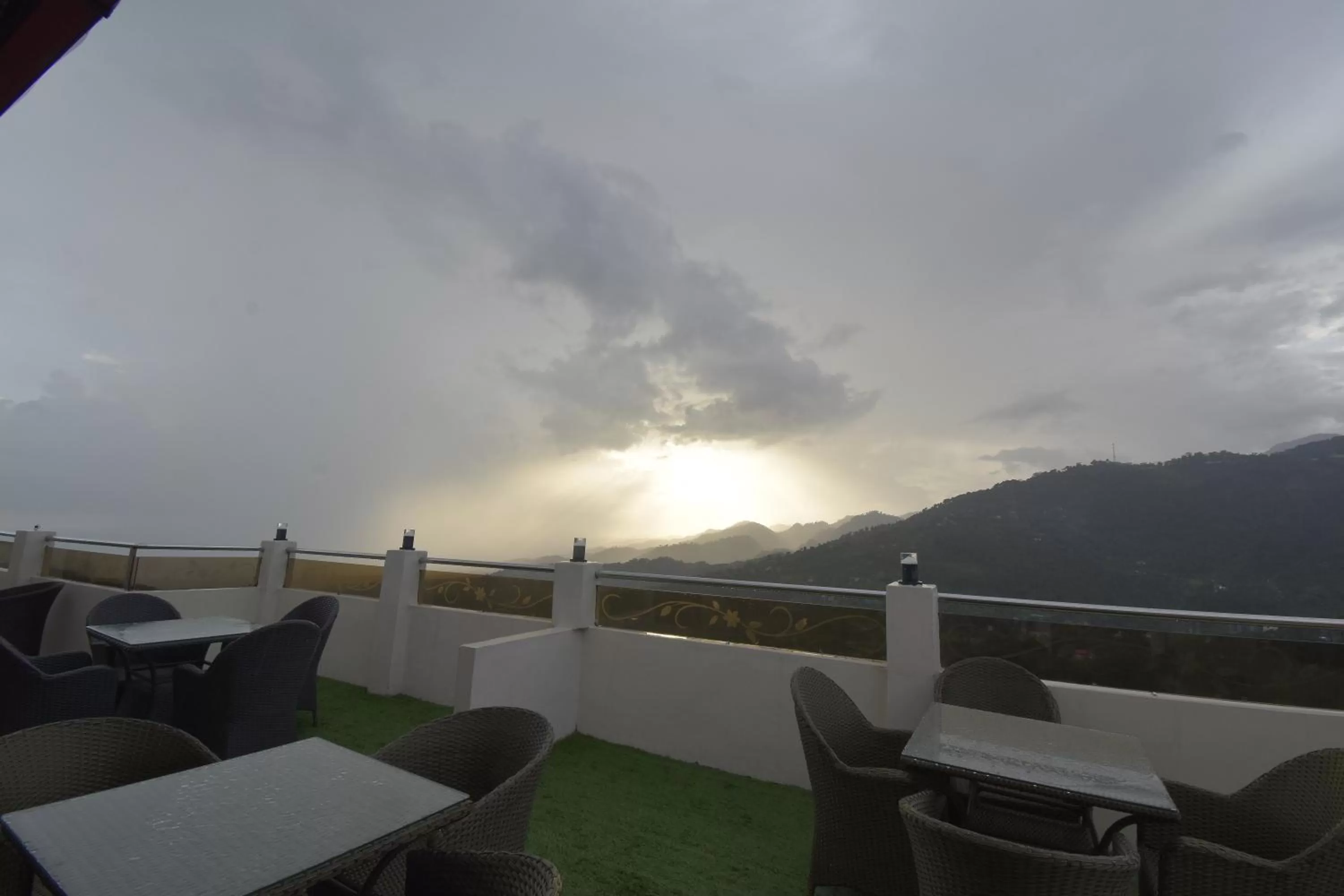 Day in The Royal Castle AC Centralized