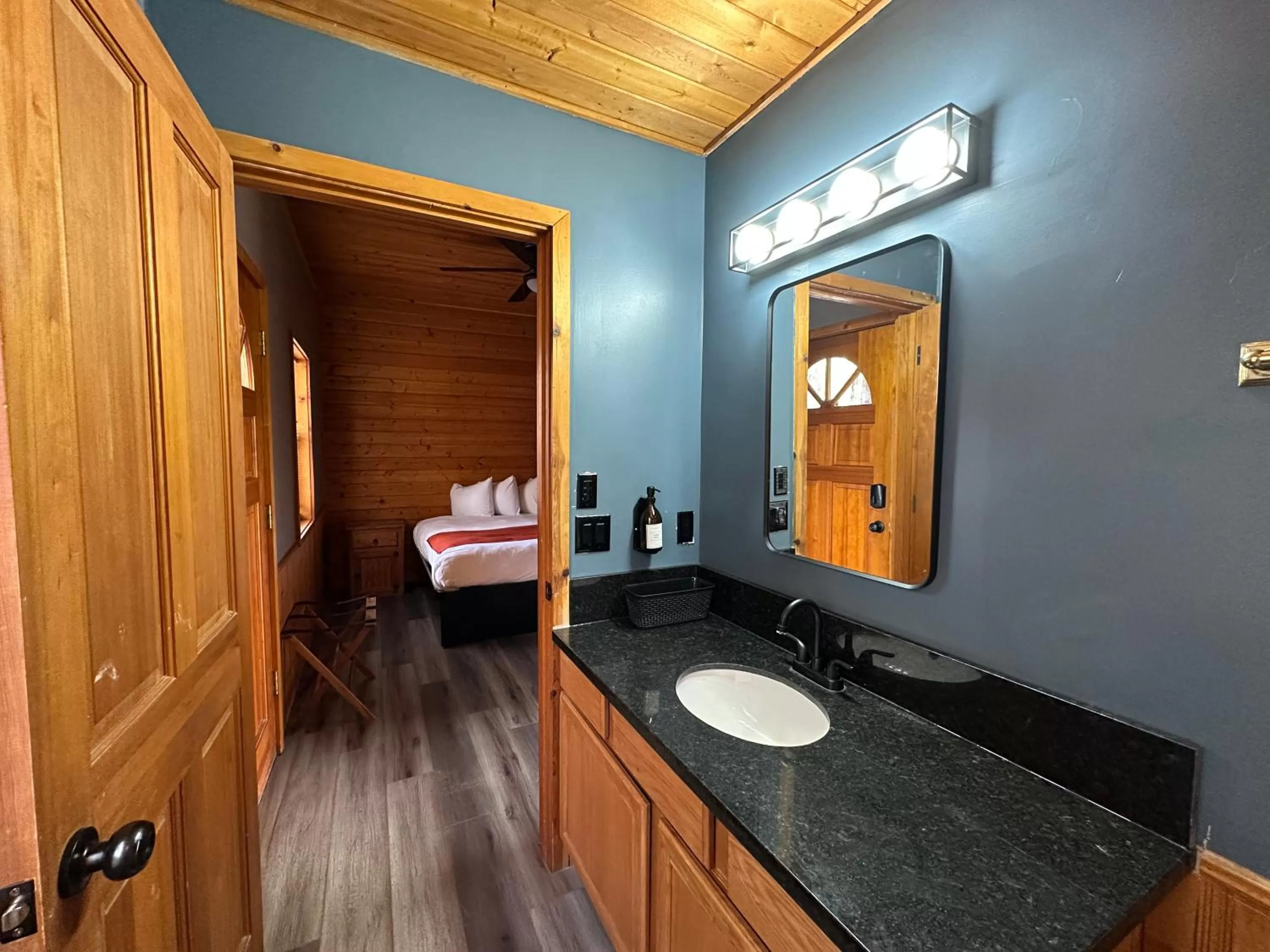 Bed in Canyon Lakeview Resort