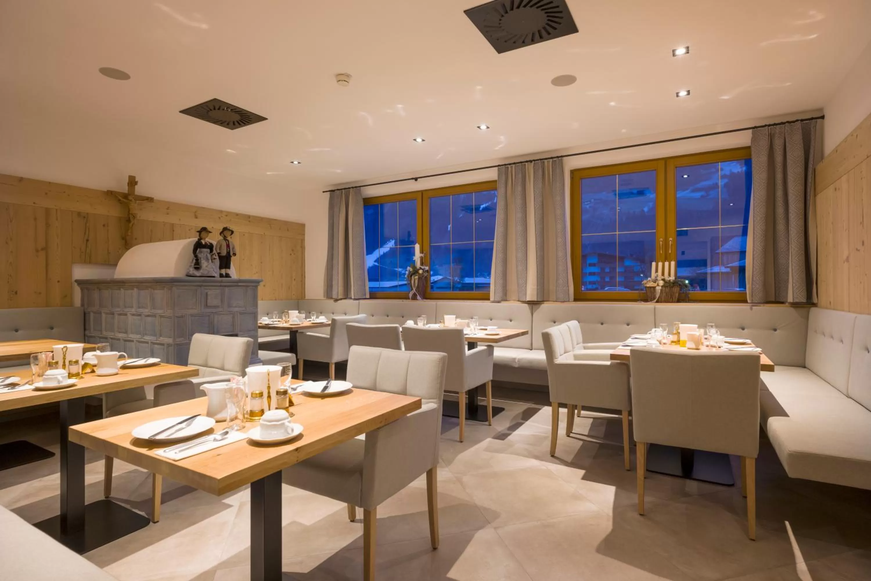 Continental breakfast in Alpenhof Hotel Garni Suprême